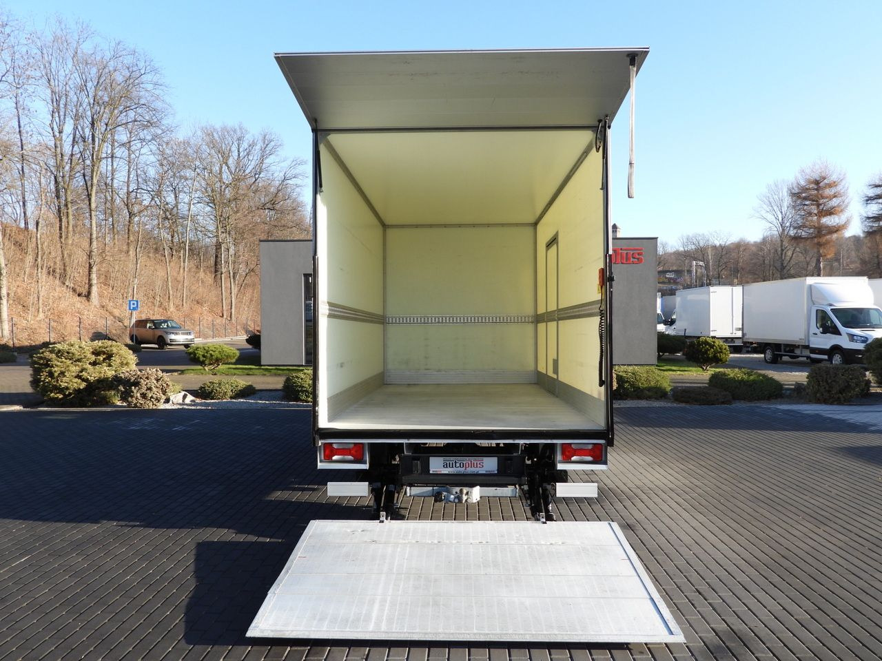 Closed box van IVECO DAILY 35S16 LIFT 8 PALLETS CRUISE CONTROL LED LIGHTS AUTOMATIC TRANSMISSION HI-MATIC AIR CONDITIONING 160HP: picture 11 Closed box van IVECO DAILY 35S16 LIFT 8 PALLETS CRUISE CONTROL LED LIGHTS AUTOMATIC TRANSMISSION HI-MATIC AIR CONDITIONING 160HP: picture 11
