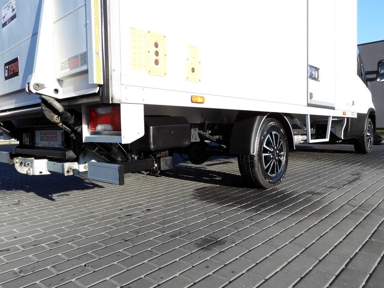 Closed box van IVECO DAILY 35S16 LIFT 8 PALLETS CRUISE CONTROL LED LIGHTS AUTOMATIC TRANSMISSION HI-MATIC AIR CONDITIONING 160HP: picture 18 Closed box van IVECO DAILY 35S16 LIFT 8 PALLETS CRUISE CONTROL LED LIGHTS AUTOMATIC TRANSMISSION HI-MATIC AIR CONDITIONING 160HP: picture 18