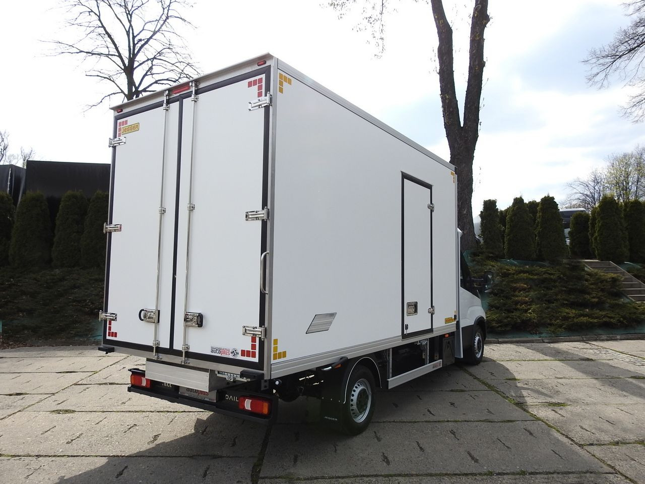 IVECO DAILY 35S16 NEW REGRIGERATOR BOX -10*C 8 PALLETS HEATING FUNCTION POWER SUPPLY 230V CRUISE CONTROL AIR CONDITIONING 160HP - Refrigerated delivery van: picture 3 IVECO DAILY 35S16 NEW REGRIGERATOR BOX -10*C 8 PALLETS HEATING FUNCTION POWER SUPPLY 230V CRUISE CONTROL AIR CONDITIONING 160HP - Refrigerated delivery van: picture 3