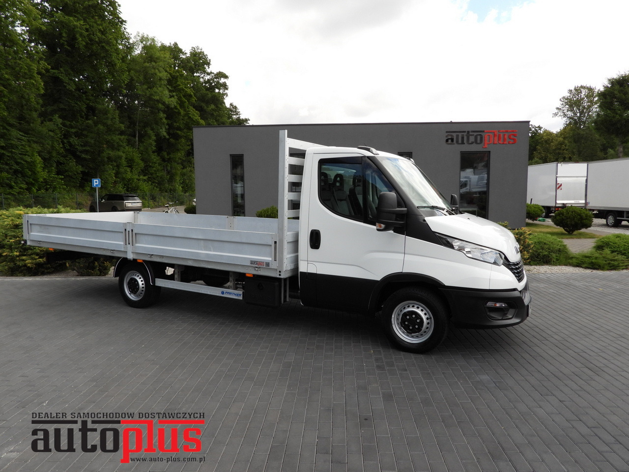 IVECO DAILY 35S16 STAKE BODY 10 PALLETS CRUISE CONTROL AIR CONDITIONING 160HP - Open body delivery van: picture 1 IVECO DAILY 35S16 STAKE BODY 10 PALLETS CRUISE CONTROL AIR CONDITIONING 160HP - Open body delivery van: picture 1