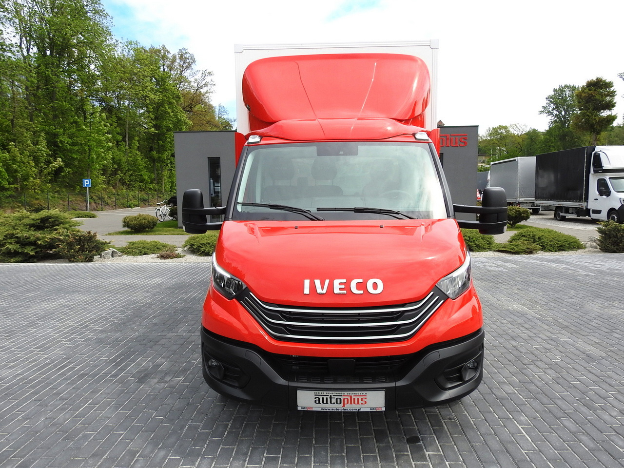 IVECO DAILY 35S18 NEW BOX 10 PALLETS CRUISE CONTROL NAVIGATION AIR CONDITIONING LED LIGHTS GUARANTEE  180HP - Closed box van: picture 5 IVECO DAILY 35S18 NEW BOX 10 PALLETS CRUISE CONTROL NAVIGATION AIR CONDITIONING LED LIGHTS GUARANTEE  180HP - Closed box van: picture 5