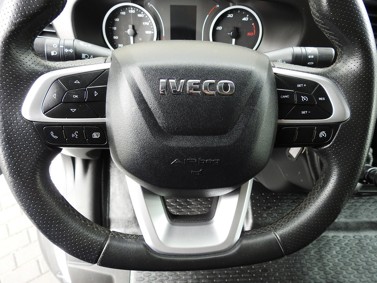 Curtain side van IVECO DAILY 35S18 TARPAULIN 10 PALLETS WEBASTO CRUISE CONTROL AIR CONDITIONING 180HP: picture 32 Curtain side van IVECO DAILY 35S18 TARPAULIN 10 PALLETS WEBASTO CRUISE CONTROL AIR CONDITIONING 180HP: picture 32