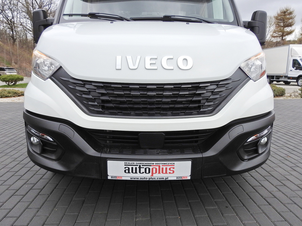 Curtain side van IVECO DAILY 35S18 TARPAULIN 10 PALLETS WEBASTO CRUISE CONTROL AIR CONDITIONING 180HP: picture 14 Curtain side van IVECO DAILY 35S18 TARPAULIN 10 PALLETS WEBASTO CRUISE CONTROL AIR CONDITIONING 180HP: picture 14