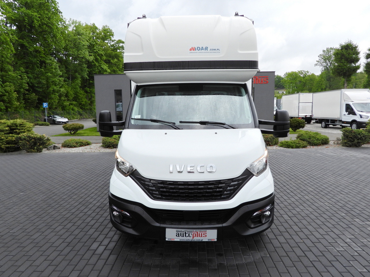 IVECO DAILY 35S18 TARPAULIN 10 PALLETS WEBASTO CRUISE CONTROL AIR CONDITIONING 180HP - Curtain side van: picture 5 IVECO DAILY 35S18 TARPAULIN 10 PALLETS WEBASTO CRUISE CONTROL AIR CONDITIONING 180HP - Curtain side van: picture 5
