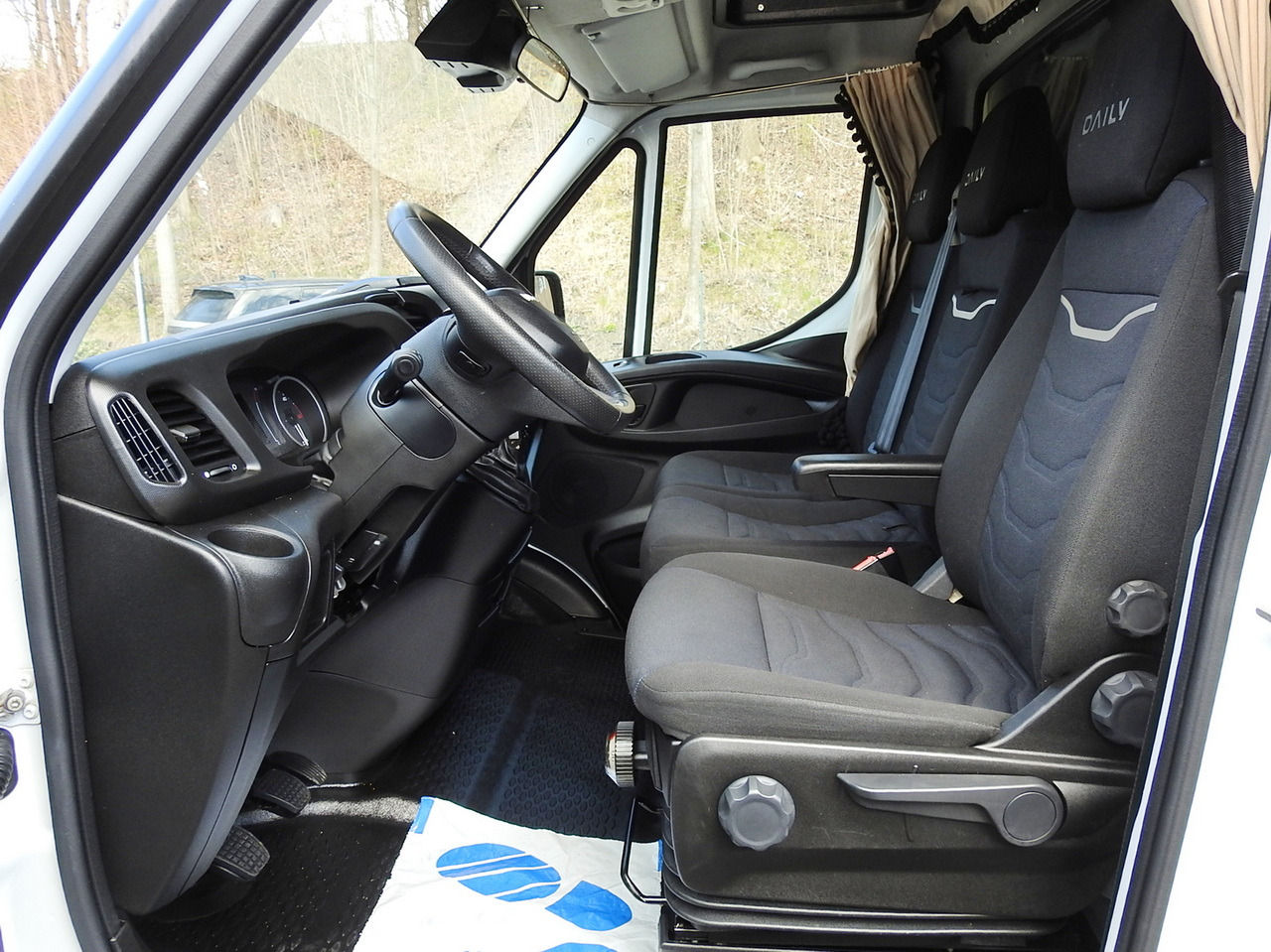 Curtain side van IVECO DAILY 35S18 TARPAULIN 10 PALLETS WEBASTO CRUISE CONTROL AIR CONDITIONING 180HP: picture 28 Curtain side van IVECO DAILY 35S18 TARPAULIN 10 PALLETS WEBASTO CRUISE CONTROL AIR CONDITIONING 180HP: picture 28