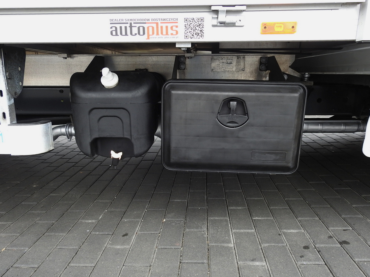 Curtain side van IVECO DAILY 35S18 TARPAULIN 10 PALLETS WEBASTO CRUISE CONTROL AIR CONDITIONING 180HP: picture 23 Curtain side van IVECO DAILY 35S18 TARPAULIN 10 PALLETS WEBASTO CRUISE CONTROL AIR CONDITIONING 180HP: picture 23