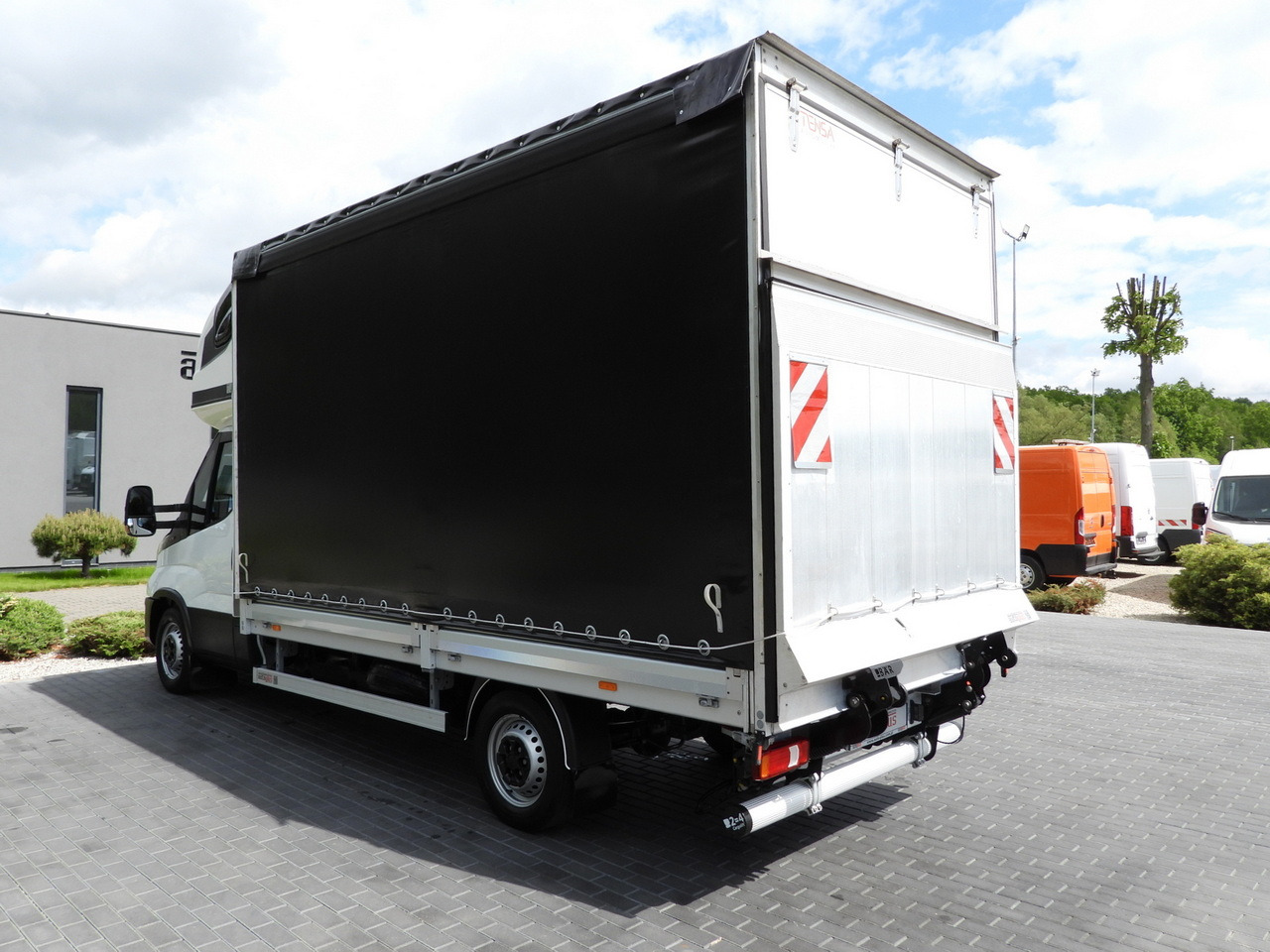 Curtain side van IVECO DAILY 35S18 TARPAULIN LIFT 8 PALLETS WEBASTO CRUISE CONTROL AIR CONDITIONING  180HP: picture 10 Curtain side van IVECO DAILY 35S18 TARPAULIN LIFT 8 PALLETS WEBASTO CRUISE CONTROL AIR CONDITIONING  180HP: picture 10
