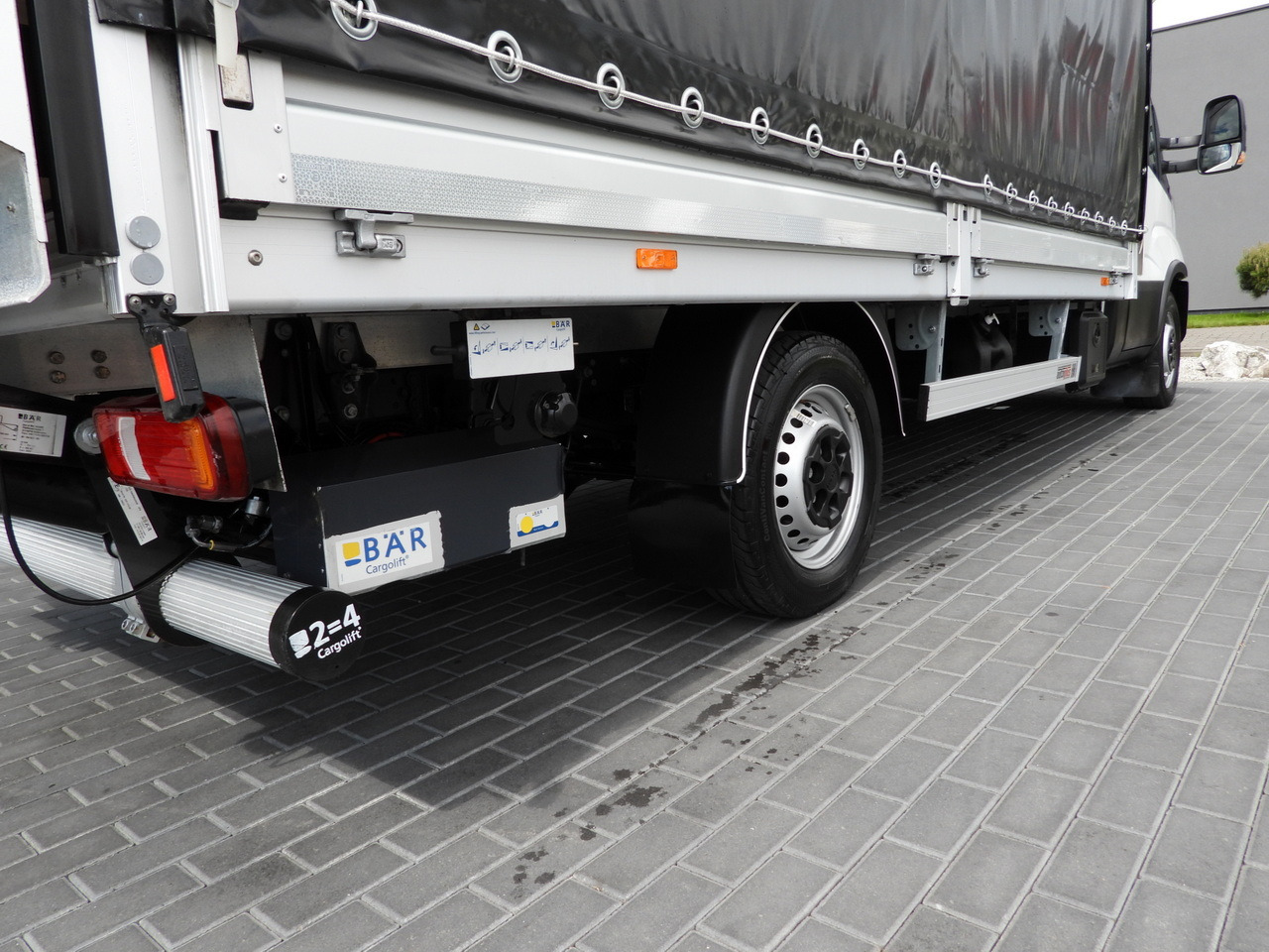 Curtain side van IVECO DAILY 35S18 TARPAULIN LIFT 8 PALLETS WEBASTO CRUISE CONTROL AIR CONDITIONING  180HP: picture 18 Curtain side van IVECO DAILY 35S18 TARPAULIN LIFT 8 PALLETS WEBASTO CRUISE CONTROL AIR CONDITIONING  180HP: picture 18
