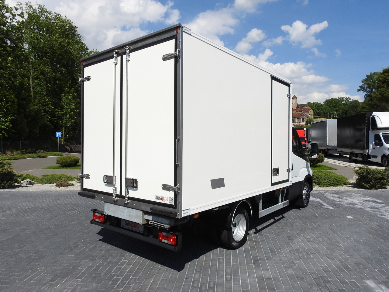 IVECO DAILY 50C15 REGRIGERATOR BOX -5*C POWER SUPPLY 230V AIR CONDITIONING TWIN WHEELS 150HP - Refrigerated delivery van: picture 3 IVECO DAILY 50C15 REGRIGERATOR BOX -5*C POWER SUPPLY 230V AIR CONDITIONING TWIN WHEELS 150HP - Refrigerated delivery van: picture 3