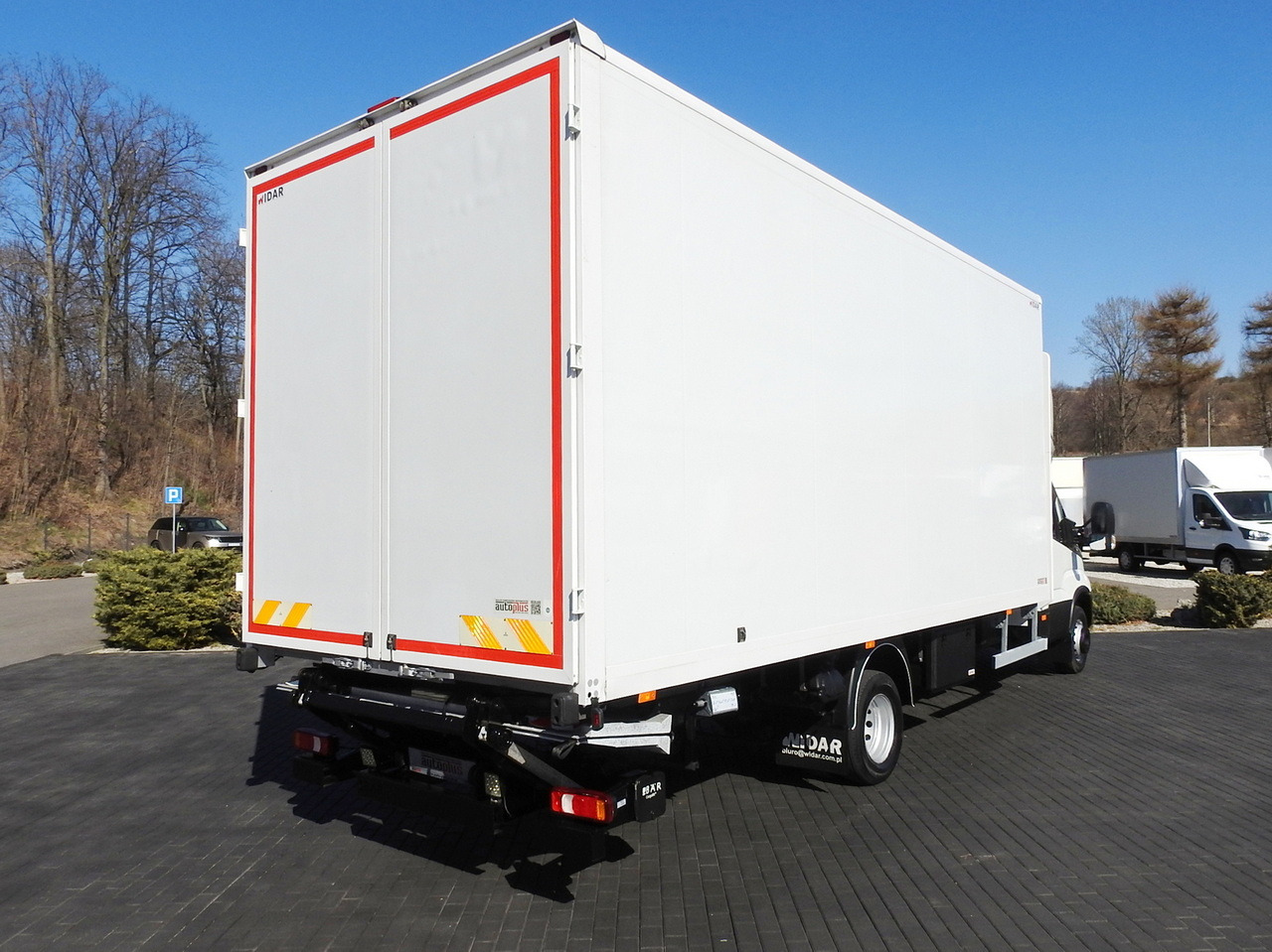 IVECO DAILY 70C18 BOX LIFT 14 PALLETS WEBASTO CRUISE CONTROL NAVIGATION LED LIGHTS TWIN WHEELS AIR CONDITIONING  180HP - Closed box van: picture 3 IVECO DAILY 70C18 BOX LIFT 14 PALLETS WEBASTO CRUISE CONTROL NAVIGATION LED LIGHTS TWIN WHEELS AIR CONDITIONING  180HP - Closed box van: picture 3