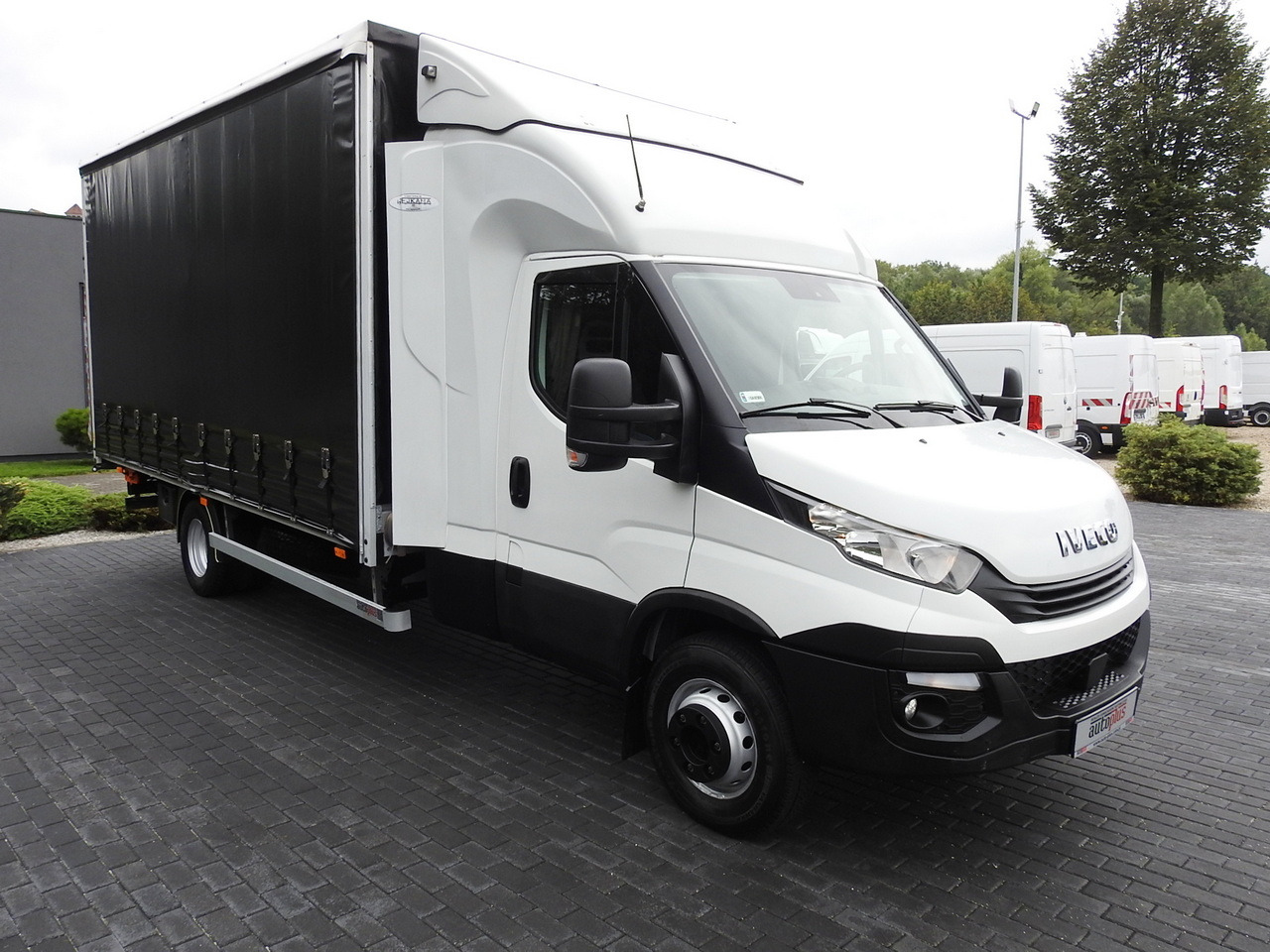 IVECO DAILY 70C18 TARPAULIN LIFT 12 PALLETS WEBASTO CRUISE CONTROL TWIN WHEELS AIR CONDITIONING 180HP - Curtain side van: picture 4 IVECO DAILY 70C18 TARPAULIN LIFT 12 PALLETS WEBASTO CRUISE CONTROL TWIN WHEELS AIR CONDITIONING 180HP - Curtain side van: picture 4