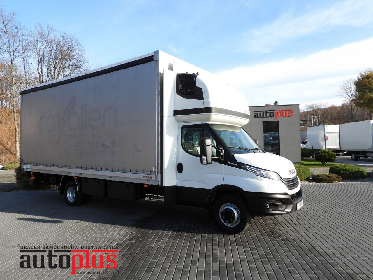 IVECO DAILY 70C18 TARPAULIN LIFT 16 PALLETS WEBASTO CRUISE CONTROL NAVIGATION LED LIGHTS PNEUMATICS AUTOMATIC TRANSMISSION HI-MATIC TWIN WHEELS AIR CONDITIONING 180HP - Curtainsider truck: picture 1 IVECO DAILY 70C18 TARPAULIN LIFT 16 PALLETS WEBASTO CRUISE CONTROL NAVIGATION LED LIGHTS PNEUMATICS AUTOMATIC TRANSMISSION HI-MATIC TWIN WHEELS AIR CONDITIONING 180HP - Curtainsider truck: picture 1