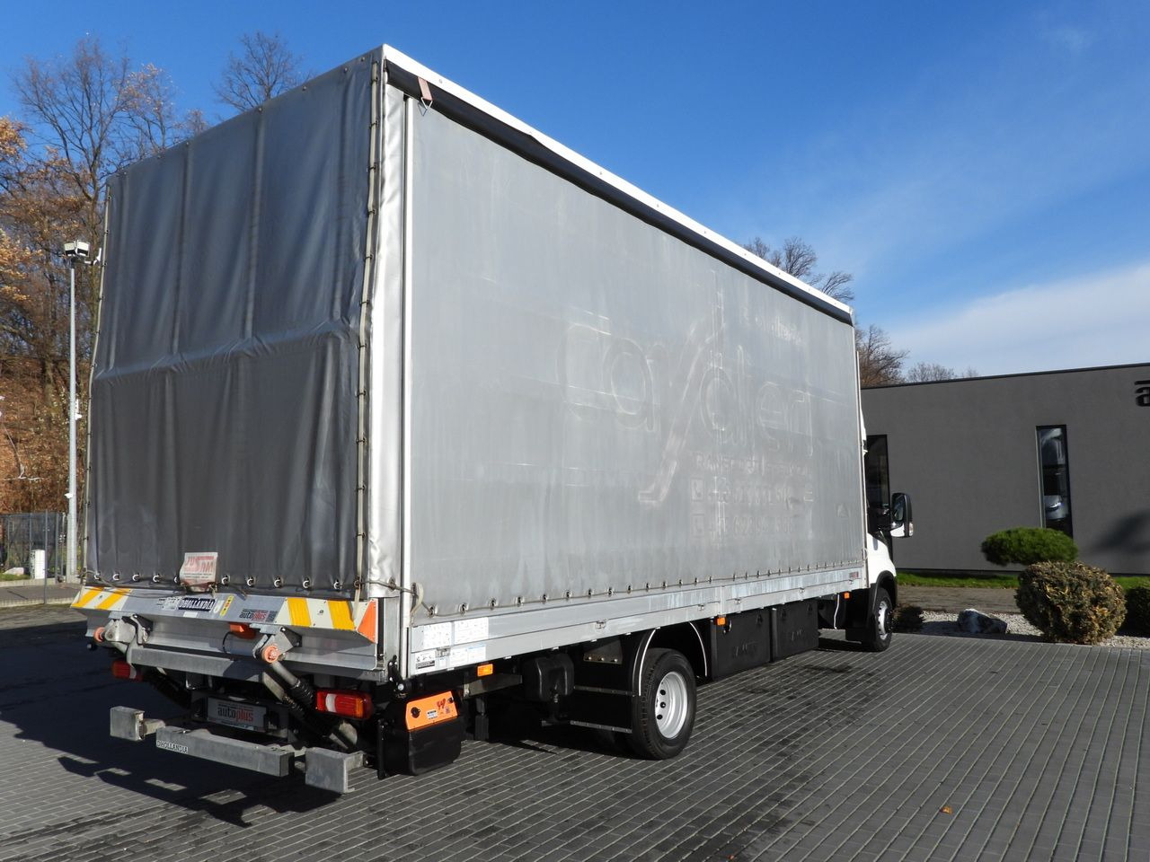 IVECO DAILY 70C18 TARPAULIN LIFT 16 PALLETS WEBASTO CRUISE CONTROL NAVIGATION LED LIGHTS PNEUMATICS AUTOMATIC TRANSMISSION HI-MATIC TWIN WHEELS AIR CONDITIONING 180HP - Curtainsider truck: picture 3 IVECO DAILY 70C18 TARPAULIN LIFT 16 PALLETS WEBASTO CRUISE CONTROL NAVIGATION LED LIGHTS PNEUMATICS AUTOMATIC TRANSMISSION HI-MATIC TWIN WHEELS AIR CONDITIONING 180HP - Curtainsider truck: picture 3