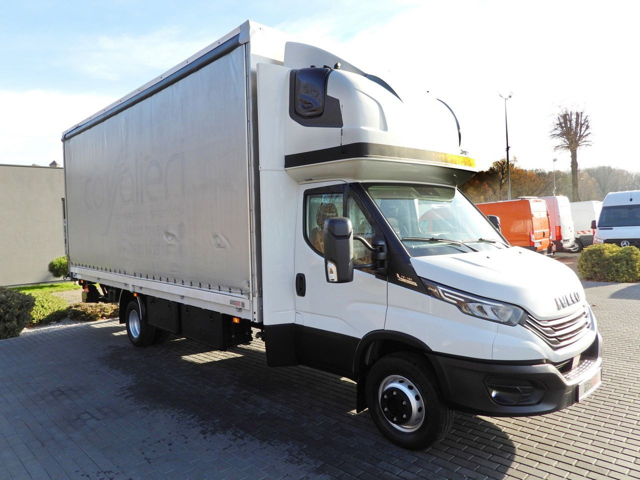 IVECO DAILY 70C18 TARPAULIN LIFT 16 PALLETS WEBASTO CRUISE CONTROL NAVIGATION LED LIGHTS PNEUMATICS AUTOMATIC TRANSMISSION HI-MATIC TWIN WHEELS AIR CONDITIONING 180HP - Curtainsider truck: picture 4 IVECO DAILY 70C18 TARPAULIN LIFT 16 PALLETS WEBASTO CRUISE CONTROL NAVIGATION LED LIGHTS PNEUMATICS AUTOMATIC TRANSMISSION HI-MATIC TWIN WHEELS AIR CONDITIONING 180HP - Curtainsider truck: picture 4