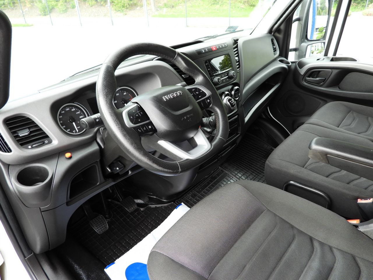 IVECO DAILY 72C18 TARPAULIN LIFT 14 PALLETS WEBASTO CRUISE CONTROL LED LIGHTS TWIN WHEELS AIR CONDITIONING 180HP - Curtainsider truck: picture 2 IVECO DAILY 72C18 TARPAULIN LIFT 14 PALLETS WEBASTO CRUISE CONTROL LED LIGHTS TWIN WHEELS AIR CONDITIONING 180HP - Curtainsider truck: picture 2
