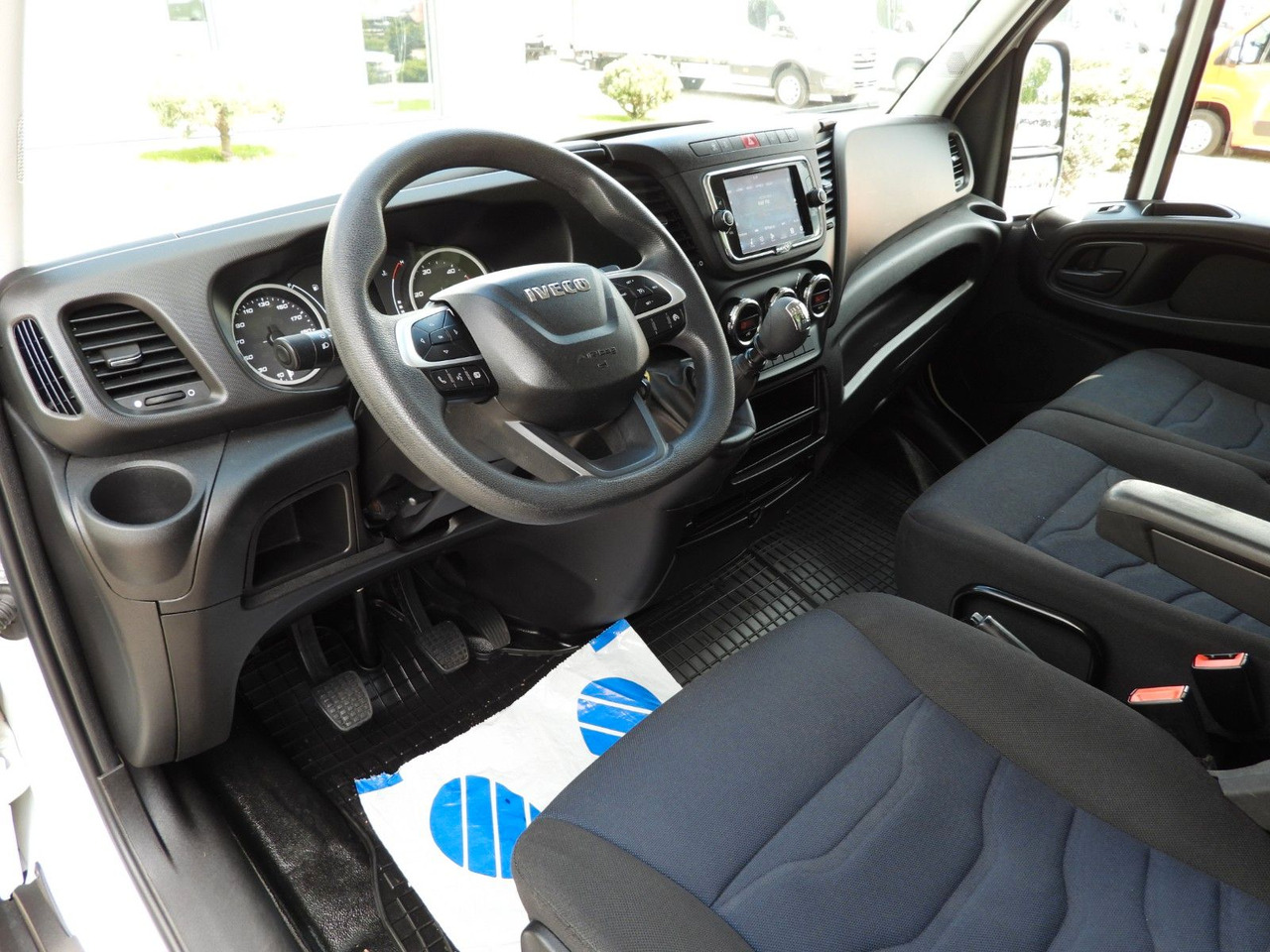 Iveco DAILY 35C16 KOFFER AUFZUG 8 PALETTEN TEMPOMAT Iveco DAILY 35C16 KOFFER AUFZUG 8 PALETTEN TEMPOMAT - Closed box van: picture 2 Iveco DAILY 35C16 KOFFER AUFZUG 8 PALETTEN TEMPOMAT Iveco DAILY 35C16 KOFFER AUFZUG 8 PALETTEN TEMPOMAT - Closed box van: picture 2