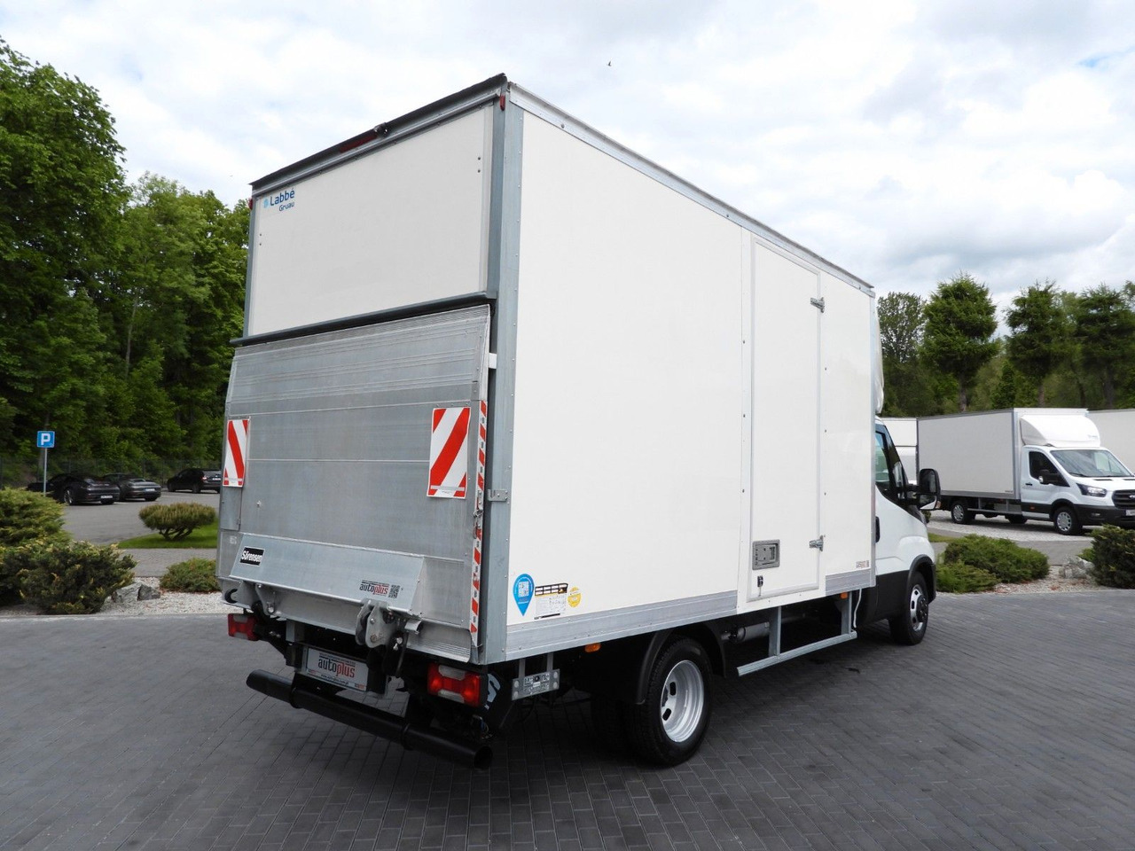 Iveco DAILY 35C16 KOFFER AUFZUG 8 PALETTEN TEMPOMAT Iveco DAILY 35C16 KOFFER AUFZUG 8 PALETTEN TEMPOMAT - Closed box van: picture 3 Iveco DAILY 35C16 KOFFER AUFZUG 8 PALETTEN TEMPOMAT Iveco DAILY 35C16 KOFFER AUFZUG 8 PALETTEN TEMPOMAT - Closed box van: picture 3