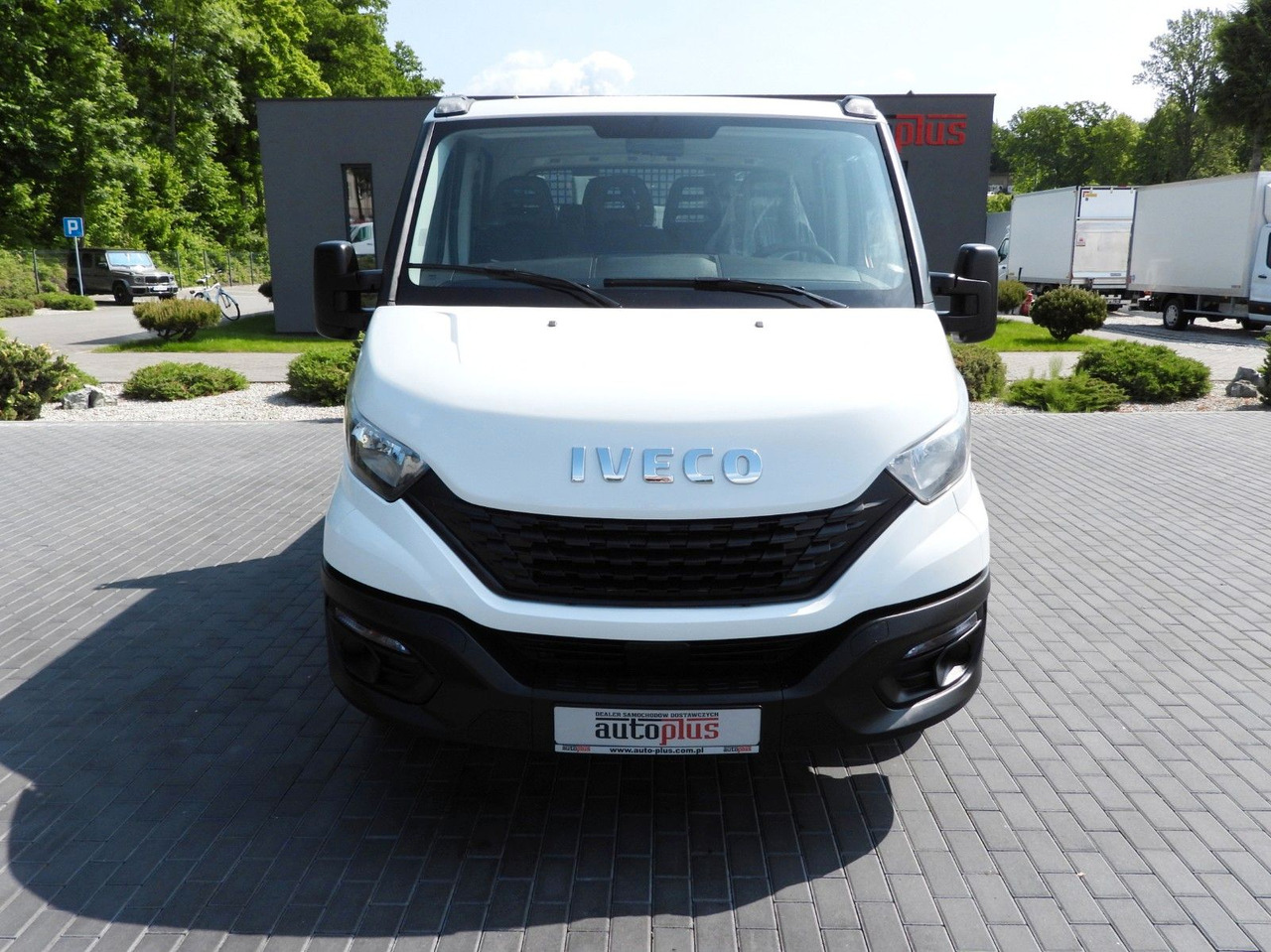 Iveco DAILY 35S12 PRITSCHE DOPPELKABINE DOKA 7 SITZE - Open body delivery van, Combi van: picture 5 Iveco DAILY 35S12 PRITSCHE DOPPELKABINE DOKA 7 SITZE - Open body delivery van, Combi van: picture 5