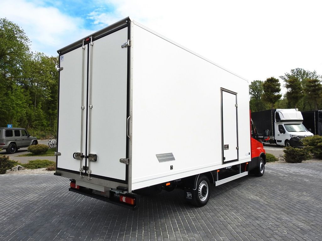 Iveco DAILY 35S18 NEUE KOFFER 10 PALETTEN TEMPOMAT - Closed box van: picture 3 Iveco DAILY 35S18 NEUE KOFFER 10 PALETTEN TEMPOMAT - Closed box van: picture 3