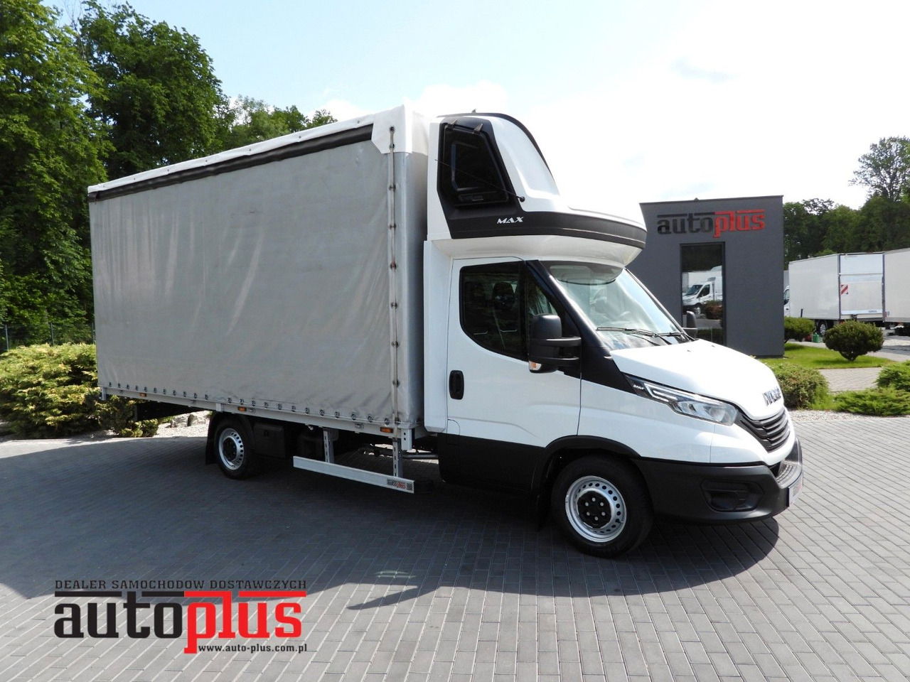 Iveco DAILY 35S18 PRITSCHE PLANE 10 PALETTEN TEMPOMAT - Curtain side van: picture 1 Iveco DAILY 35S18 PRITSCHE PLANE 10 PALETTEN TEMPOMAT - Curtain side van: picture 1