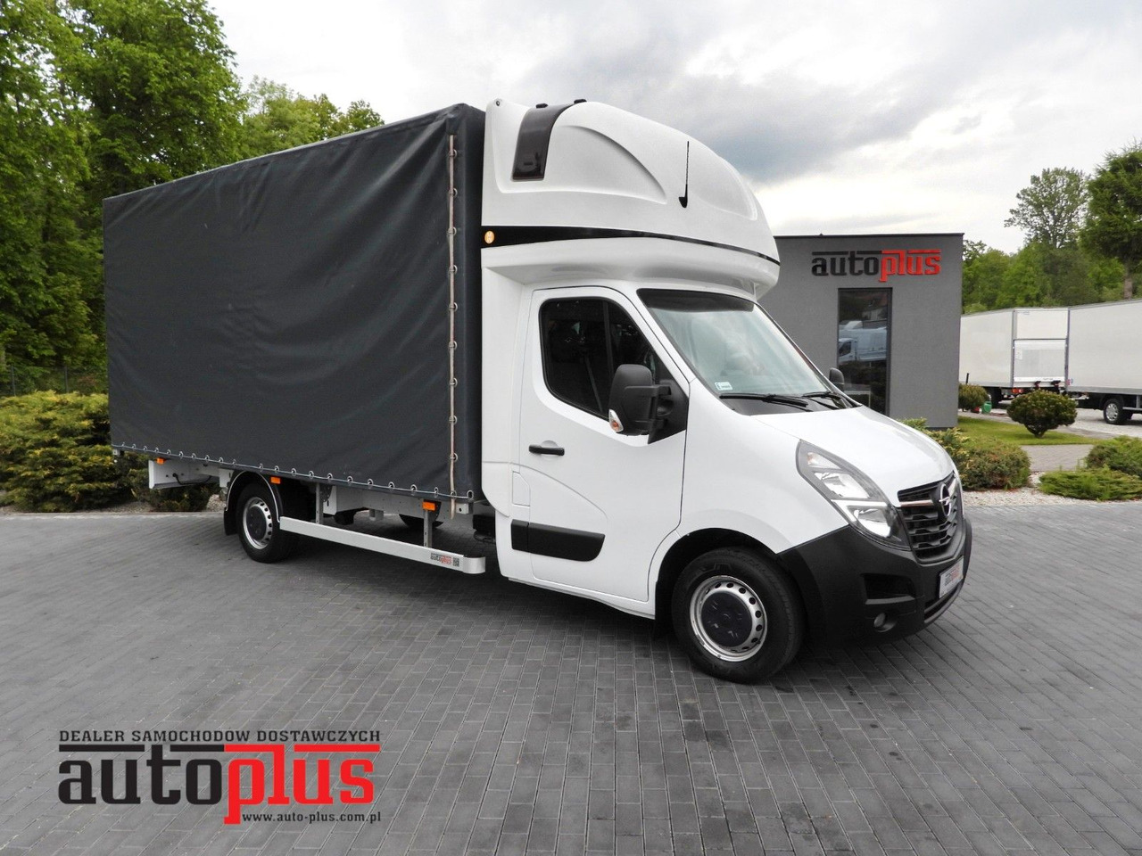 Iveco MOVANO PRITSCHE PLANE 10 PALETTEN TEMPOMAT NAVI - Curtain side van: picture 1 Iveco MOVANO PRITSCHE PLANE 10 PALETTEN TEMPOMAT NAVI - Curtain side van: picture 1