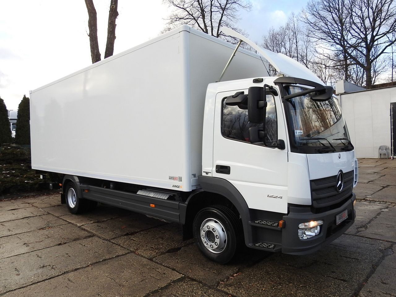 MERCEDES ATEGO 12.24 BOX LIFT 18 PALLETS CRUISE CONTROL AUTOMATIC TRANSMISSION TWIN WHEELS AIR CONDITIONING 240HP - Closed box van: picture 4 MERCEDES ATEGO 12.24 BOX LIFT 18 PALLETS CRUISE CONTROL AUTOMATIC TRANSMISSION TWIN WHEELS AIR CONDITIONING 240HP - Closed box van: picture 4