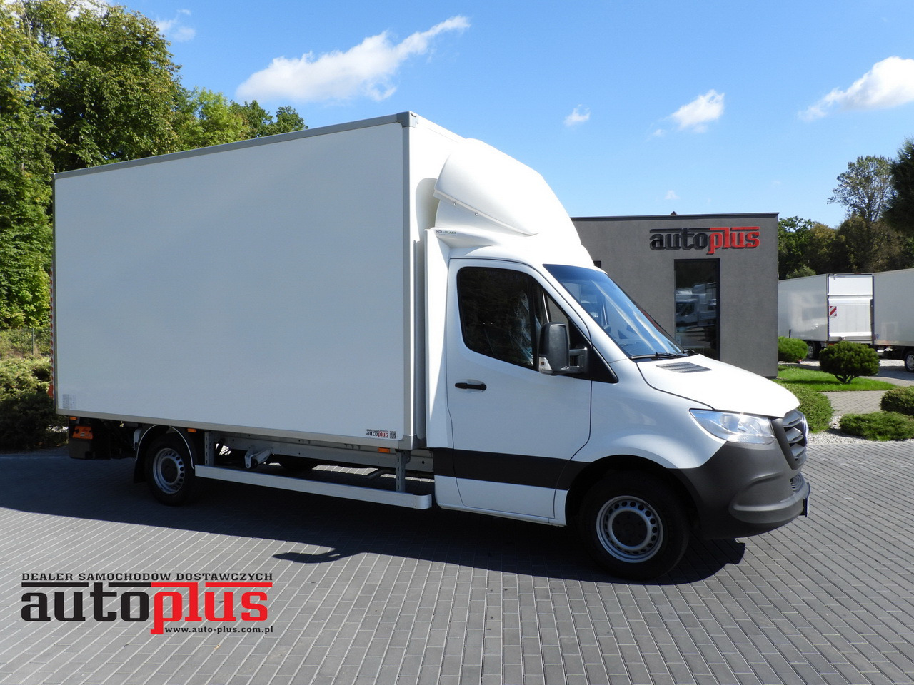 MERCEDES SPRINTER 315 BOX LIFT 8 PALLETS AIR CONDITIONING 150HP - Closed box van: picture 1 MERCEDES SPRINTER 315 BOX LIFT 8 PALLETS AIR CONDITIONING 150HP - Closed box van: picture 1