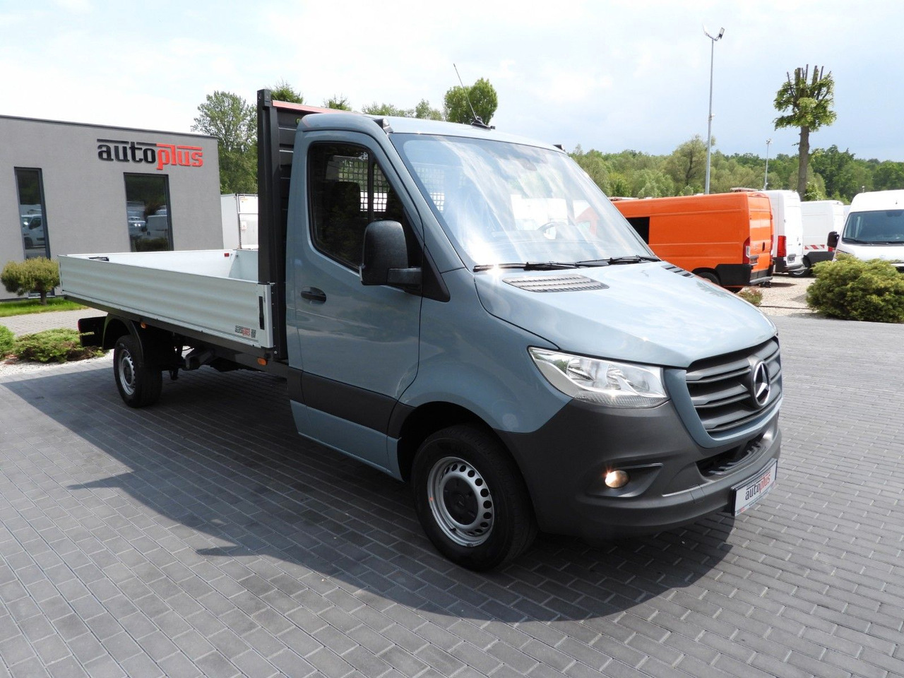Mercedes-Benz SPRINTER 315 PRITSCHE 8 PALETTEN TEMPOMAT - Open body delivery van: picture 4 Mercedes-Benz SPRINTER 315 PRITSCHE 8 PALETTEN TEMPOMAT - Open body delivery van: picture 4