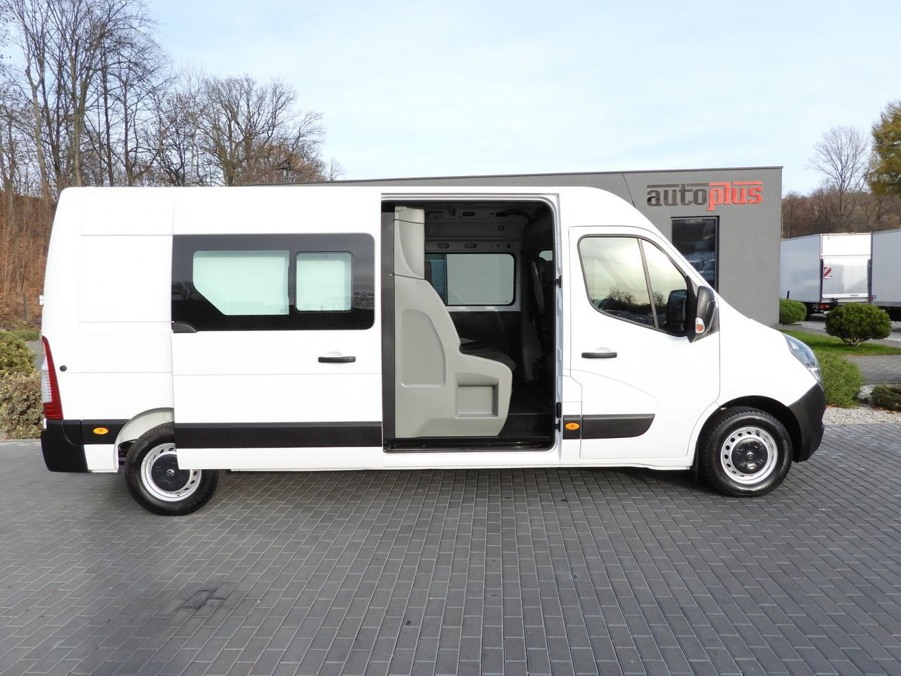 OPEL MOVANO BOX DELIVERY VAN 7 SEATS LED LIGHTS 135HP leasing OPEL MOVANO BOX DELIVERY VAN 7 SEATS LED LIGHTS 135HP: picture 8 OPEL MOVANO BOX DELIVERY VAN 7 SEATS LED LIGHTS 135HP leasing OPEL MOVANO BOX DELIVERY VAN 7 SEATS LED LIGHTS 135HP: picture 8