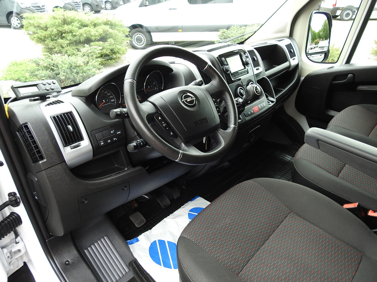 OPEL MOVANO REFRIGERATOR VAN 0*C HEATING FUNCTION AIR CONDITIONING 140HP - Refrigerated delivery van: picture 2 OPEL MOVANO REFRIGERATOR VAN 0*C HEATING FUNCTION AIR CONDITIONING 140HP - Refrigerated delivery van: picture 2