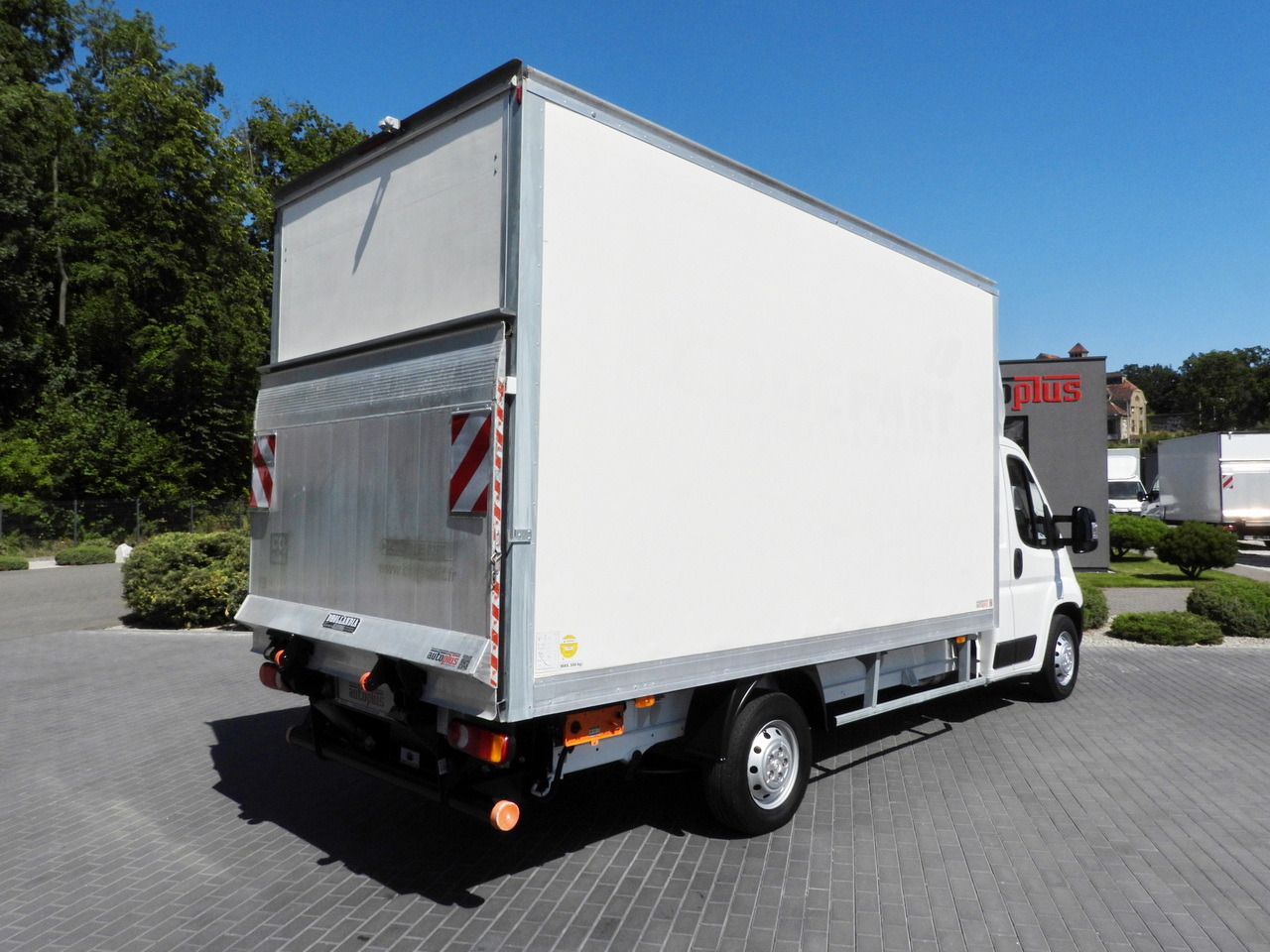 PEUGEOT BOXER BOX LIFT 8 PALLETS CRUISE CONTROL AIR CONDITIONING 130HP - Refrigerated delivery van: picture 3 PEUGEOT BOXER BOX LIFT 8 PALLETS CRUISE CONTROL AIR CONDITIONING 130HP - Refrigerated delivery van: picture 3