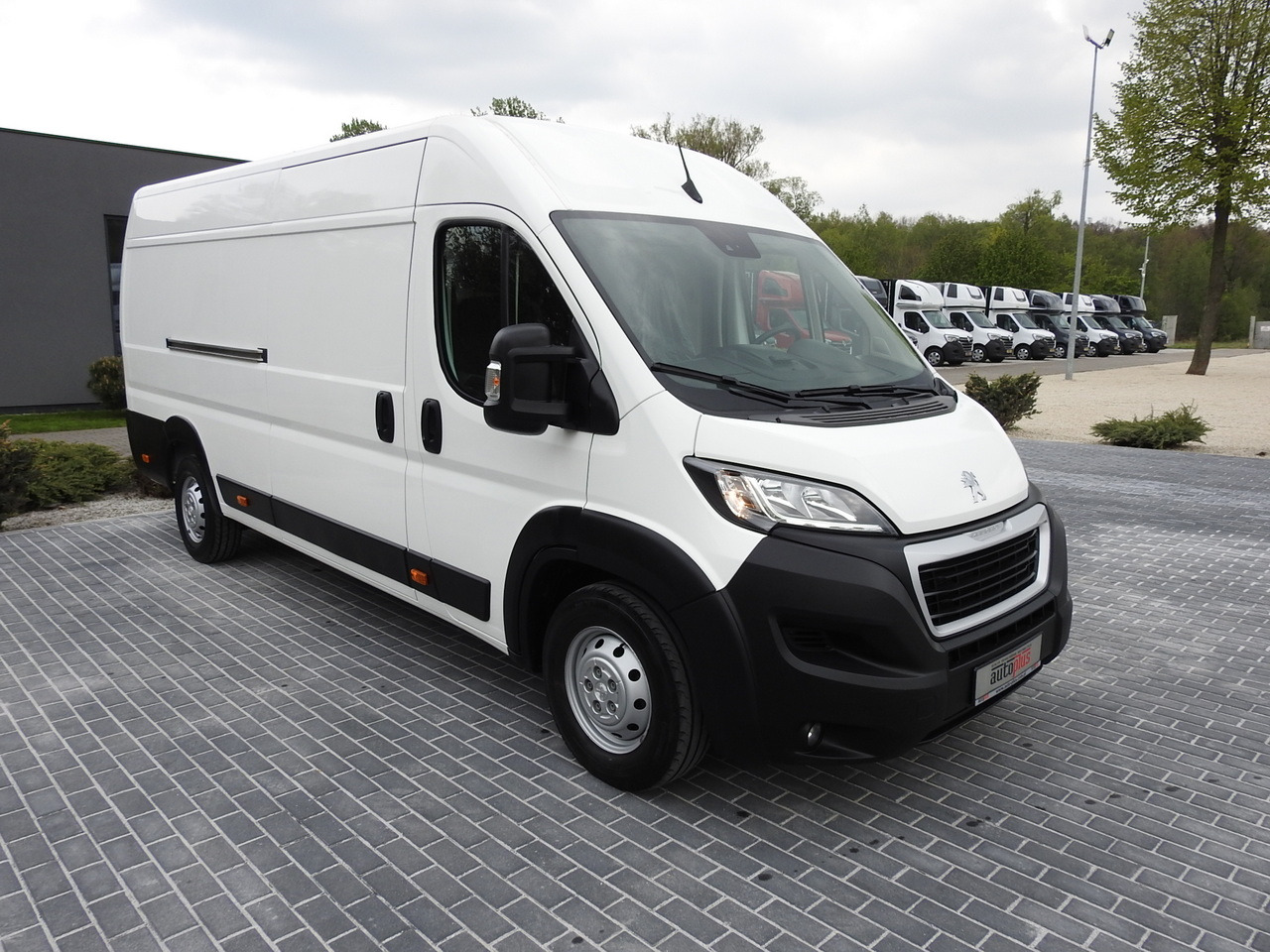PEUGEOT BOXER REFRIGERATOR VAN 0*C CRUISE CONTROL NAVIGATION AIR CONDITIONING 135HP - Refrigerated delivery van: picture 4 PEUGEOT BOXER REFRIGERATOR VAN 0*C CRUISE CONTROL NAVIGATION AIR CONDITIONING 135HP - Refrigerated delivery van: picture 4