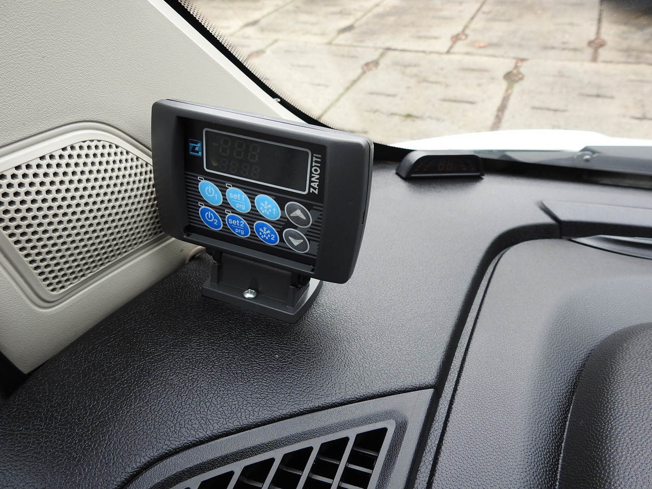 PEUGEOT BOXER REFRIGERATOR VAN -5*C TWO COMPARTMENTS CRUISE CONTROL AIR CONDITIONING  120HP leasing PEUGEOT BOXER REFRIGERATOR VAN -5*C TWO COMPARTMENTS CRUISE CONTROL AIR CONDITIONING  120HP: picture 32