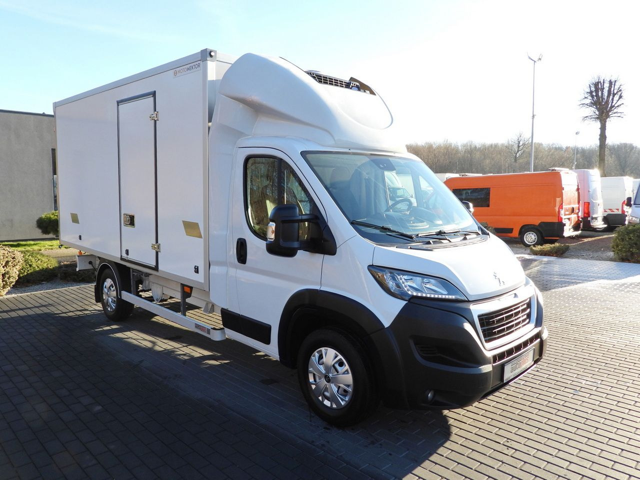 PEUGEOT BOXER REGRIGERATOR BOX 0*C 8 PALLETS CRUISE CONTROL LED LIGHTS AIR CONDITIONING 165HP - Refrigerated delivery van: picture 4 PEUGEOT BOXER REGRIGERATOR BOX 0*C 8 PALLETS CRUISE CONTROL LED LIGHTS AIR CONDITIONING 165HP - Refrigerated delivery van: picture 4