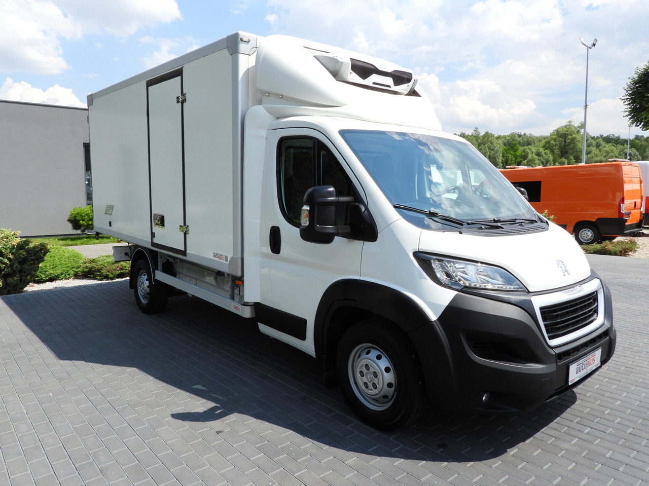 PEUGEOT BOXER REGRIGERATOR BOX 0*C 8 PALLETS CRUISE CONTROL LED LIGHTS AIR CONDITIONING 165HP - Refrigerated delivery van: picture 4 PEUGEOT BOXER REGRIGERATOR BOX 0*C 8 PALLETS CRUISE CONTROL LED LIGHTS AIR CONDITIONING 165HP - Refrigerated delivery van: picture 4