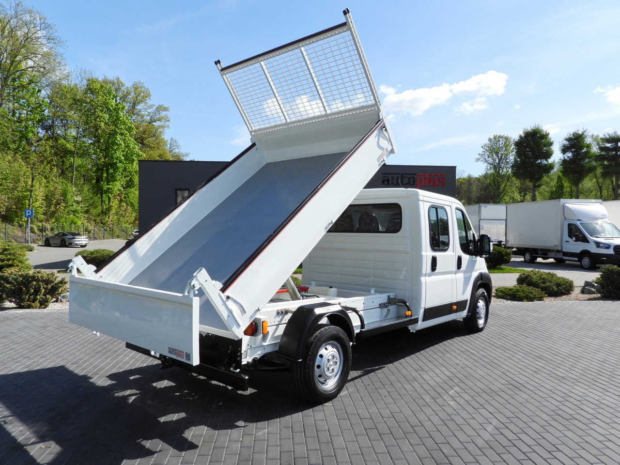 PEUGEOT BOXER TIPPER DOUBLE CABIN DOKA 7 SEATS CRUISE CONTROL AIR CONDITIONING 140HP - Tipper van: picture 3 PEUGEOT BOXER TIPPER DOUBLE CABIN DOKA 7 SEATS CRUISE CONTROL AIR CONDITIONING 140HP - Tipper van: picture 3