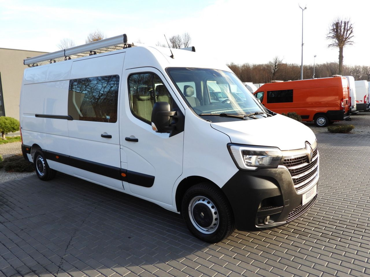RENAULT MASTER BOX DELIVERY VAN 7 SEATS CRUISE CONTROL NAVIGATION LED LIGHTS AIR CONDITIONING 180HP - Panel van: picture 4 RENAULT MASTER BOX DELIVERY VAN 7 SEATS CRUISE CONTROL NAVIGATION LED LIGHTS AIR CONDITIONING 180HP - Panel van: picture 4