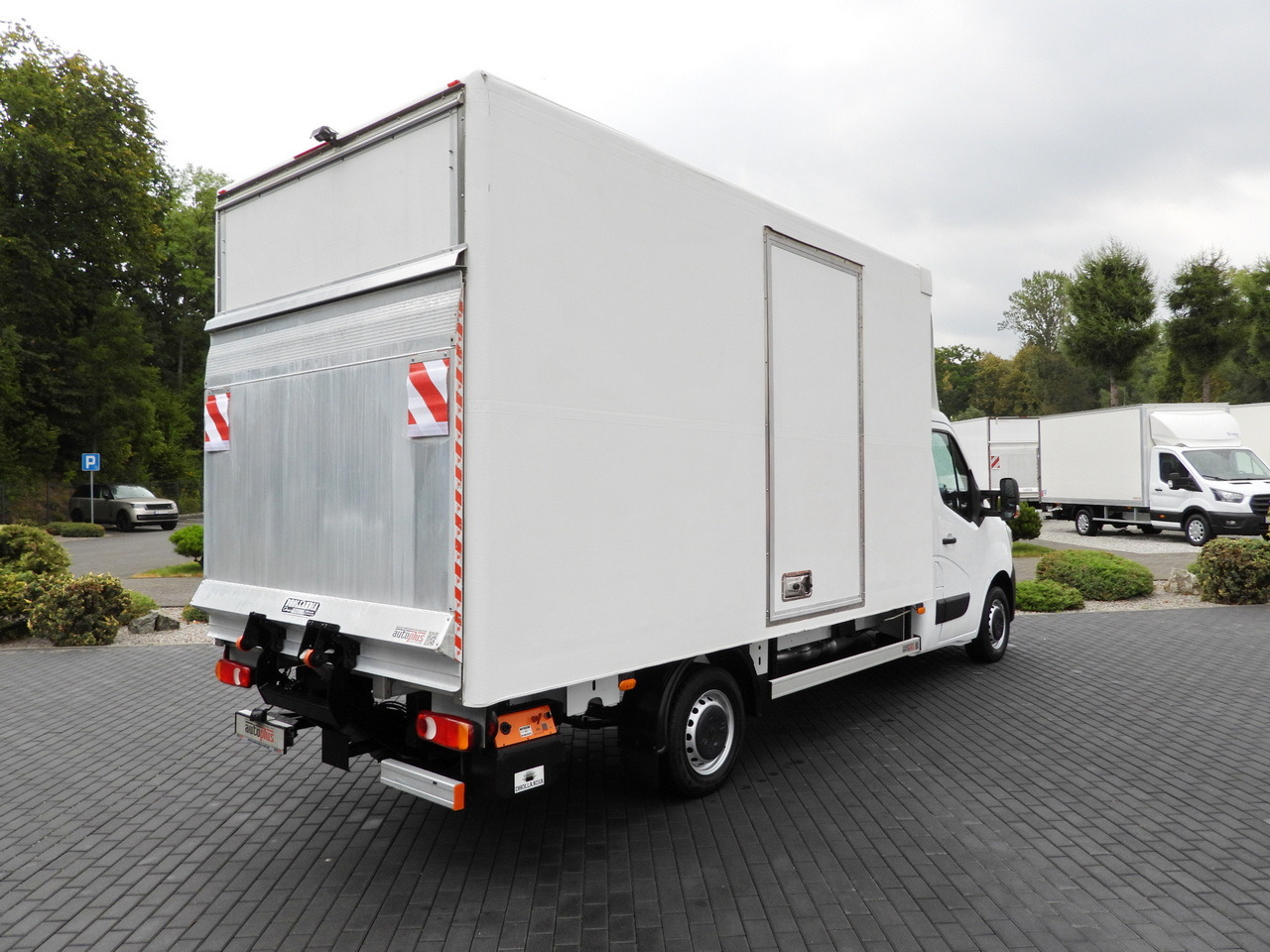 RENAULT MASTER BOX LIFT 8 PALLETS CRUISE CONTROL LED LIGHTS AIR CONDITIONING  145HP - Closed box van: picture 3 RENAULT MASTER BOX LIFT 8 PALLETS CRUISE CONTROL LED LIGHTS AIR CONDITIONING  145HP - Closed box van: picture 3