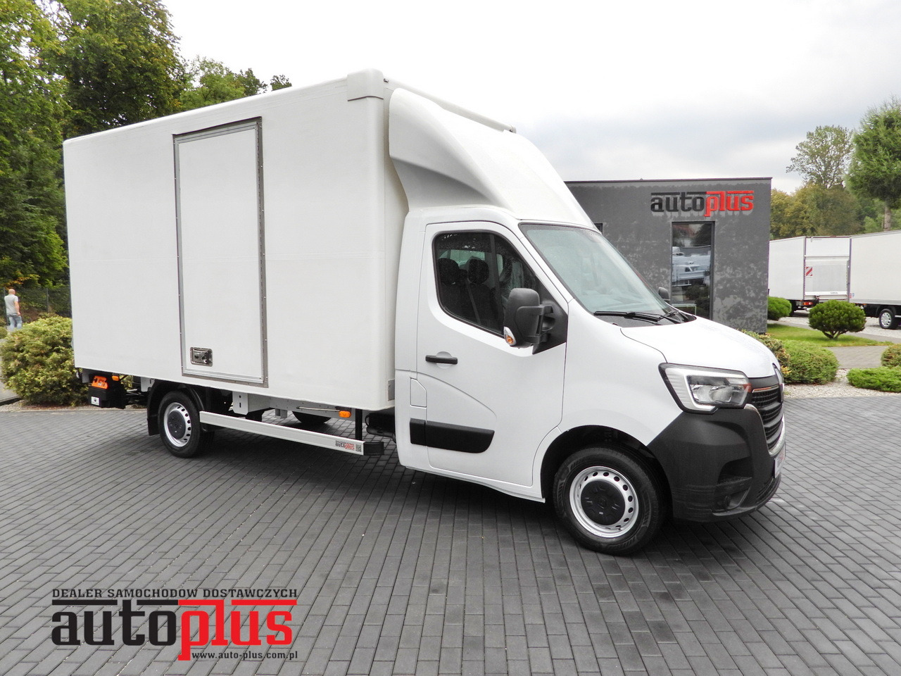RENAULT MASTER BOX LIFT 8 PALLETS CRUISE CONTROL LED LIGHTS AIR CONDITIONING  145HP - Closed box van: picture 1 RENAULT MASTER BOX LIFT 8 PALLETS CRUISE CONTROL LED LIGHTS AIR CONDITIONING  145HP - Closed box van: picture 1
