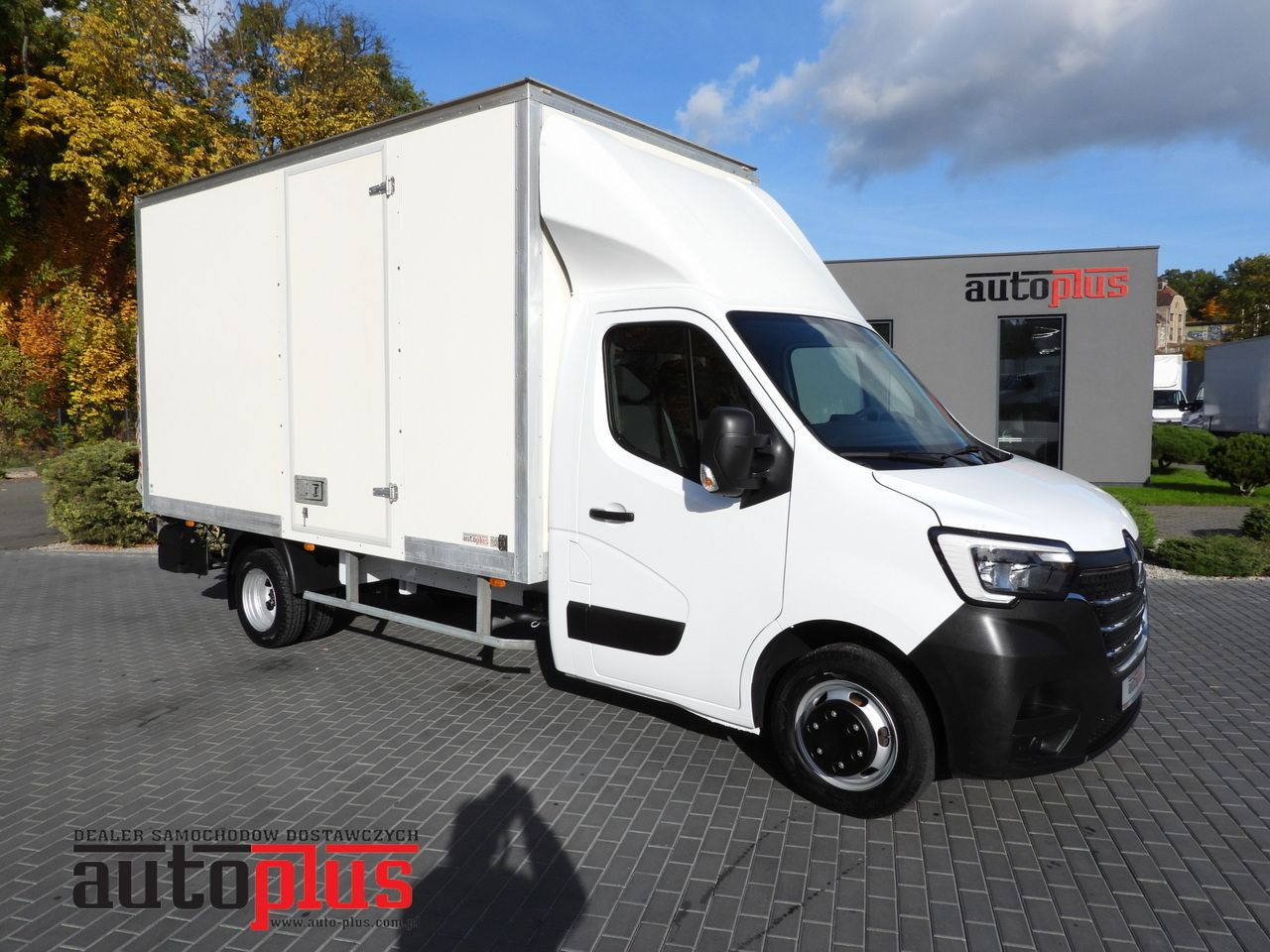 RENAULT MASTER BOX LIFT 8 PALLETS CRUISE CONTROL LED LIGHTS TWIN WHEELS AIR CONDITIONING 145HP - Closed box van: picture 1 RENAULT MASTER BOX LIFT 8 PALLETS CRUISE CONTROL LED LIGHTS TWIN WHEELS AIR CONDITIONING 145HP - Closed box van: picture 1