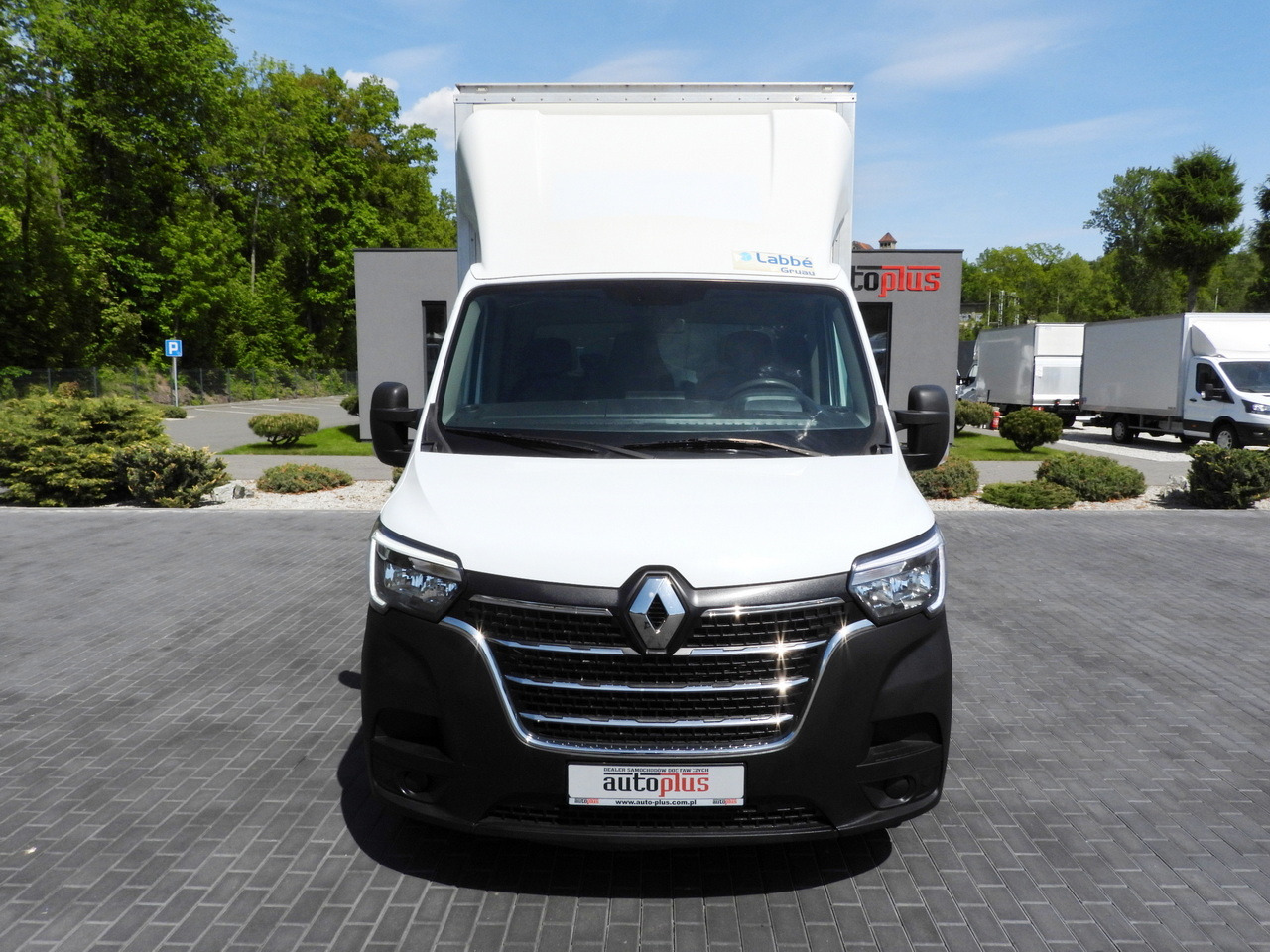 RENAULT MASTER  BOX LIFT 8 PALLETS CRUISE CONTROL NAVIGATION LED LIGHTS TWIN WHEELS AIR CONDITIONING  145HP - Closed box van: picture 5 RENAULT MASTER  BOX LIFT 8 PALLETS CRUISE CONTROL NAVIGATION LED LIGHTS TWIN WHEELS AIR CONDITIONING  145HP - Closed box van: picture 5