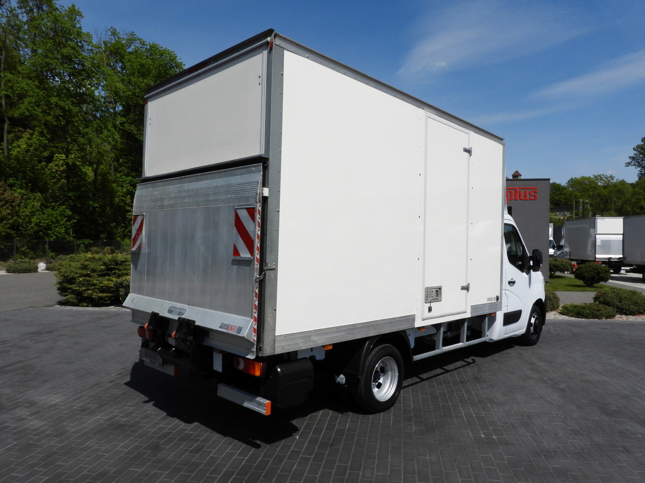 RENAULT MASTER  BOX LIFT 8 PALLETS CRUISE CONTROL NAVIGATION LED LIGHTS TWIN WHEELS AIR CONDITIONING  145HP - Closed box van: picture 3 RENAULT MASTER  BOX LIFT 8 PALLETS CRUISE CONTROL NAVIGATION LED LIGHTS TWIN WHEELS AIR CONDITIONING  145HP - Closed box van: picture 3