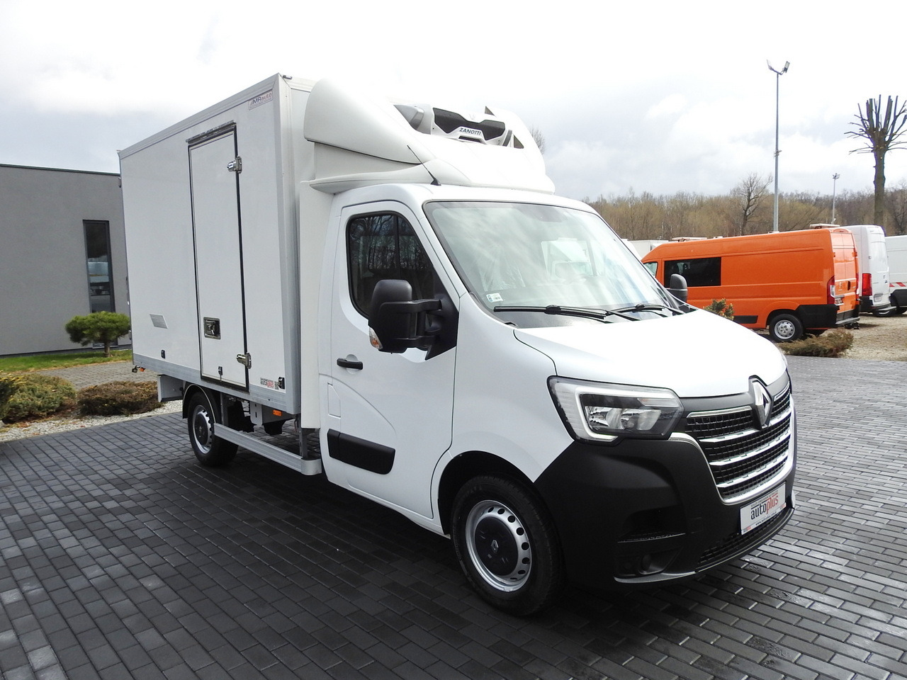 RENAULT MASTER REGRIGERATOR BOX 0*C LED LIGHTS AIR CONDITIONING 145HP - Refrigerated delivery van: picture 4 RENAULT MASTER REGRIGERATOR BOX 0*C LED LIGHTS AIR CONDITIONING 145HP - Refrigerated delivery van: picture 4