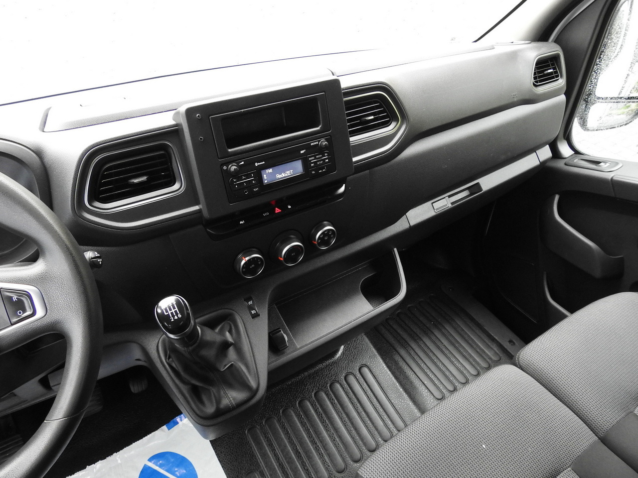 Open body delivery van RENAULT MASTER STAKE BODY CRUISE CONTROL AIR CONDITIONING LED LIGHTS TWIN WHEELS 130HP: picture 25 Open body delivery van RENAULT MASTER STAKE BODY CRUISE CONTROL AIR CONDITIONING LED LIGHTS TWIN WHEELS 130HP: picture 25