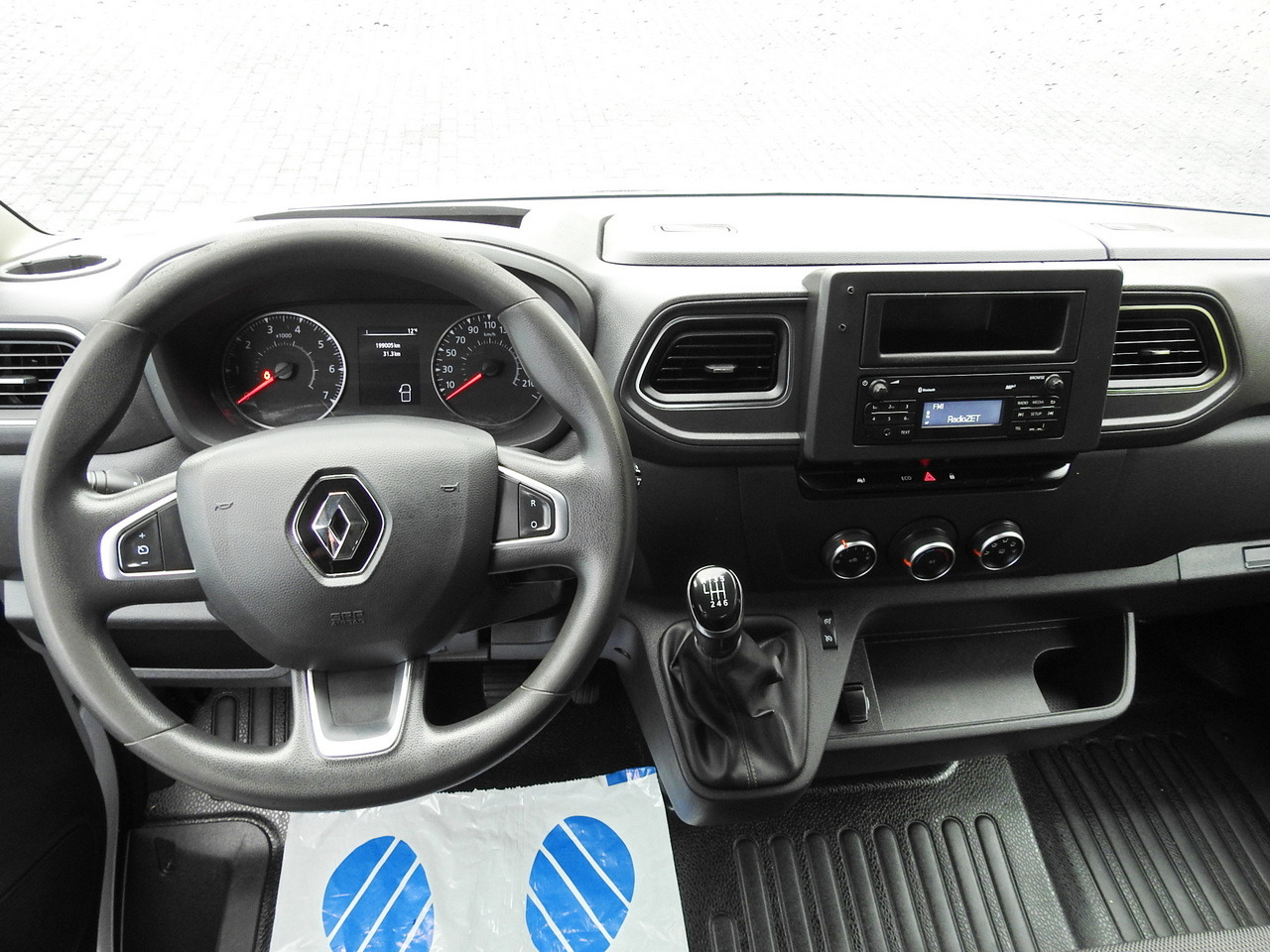 Open body delivery van RENAULT MASTER STAKE BODY CRUISE CONTROL AIR CONDITIONING LED LIGHTS TWIN WHEELS 130HP: picture 23 Open body delivery van RENAULT MASTER STAKE BODY CRUISE CONTROL AIR CONDITIONING LED LIGHTS TWIN WHEELS 130HP: picture 23