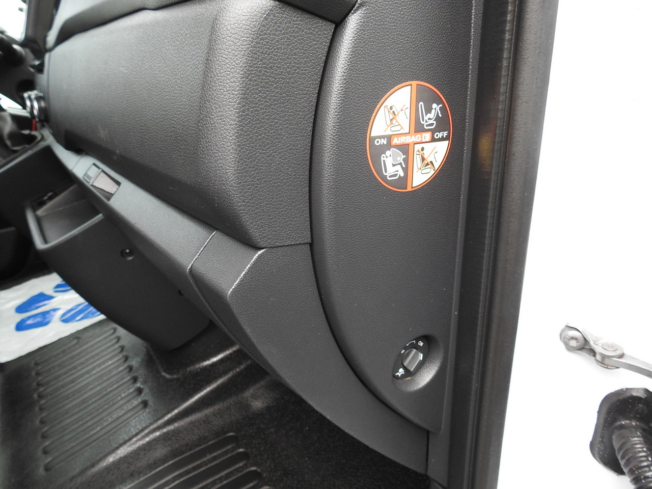 Open body delivery van RENAULT MASTER STAKE BODY CRUISE CONTROL AIR CONDITIONING LED LIGHTS TWIN WHEELS 130HP: picture 30 Open body delivery van RENAULT MASTER STAKE BODY CRUISE CONTROL AIR CONDITIONING LED LIGHTS TWIN WHEELS 130HP: picture 30