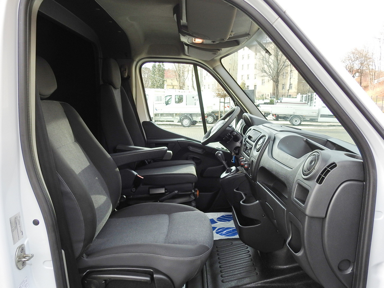 RENAULT MASTER TARPAULIN 10 PALLETS WEBASTO CRUISE CONTROL AIR CONDITIONING PNEUMATICS AUTOMATIC TRANSMISSION   170HP leasing RENAULT MASTER TARPAULIN 10 PALLETS WEBASTO CRUISE CONTROL AIR CONDITIONING PNEUMATICS AUTOMATIC TRANSMISSION   170HP: picture 36