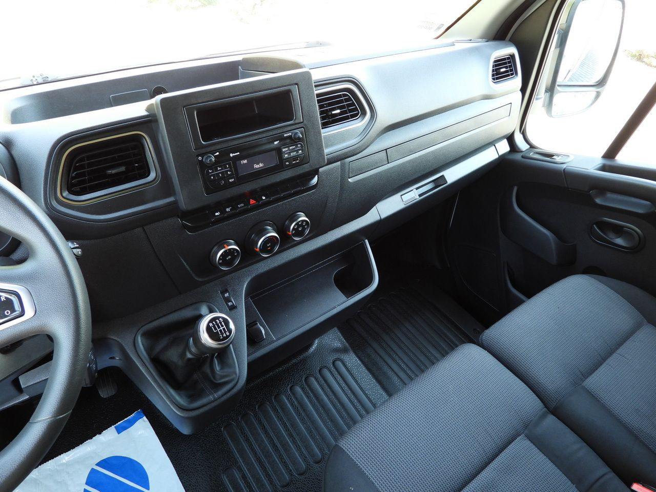 Curtain side van RENAULT MASTER TARPAULIN 10 PALLETS WEBASTO CRUISE CONTROL LED LIGHTS PNEUMATICS AIR CONDITIONING 165HP: picture 36 Curtain side van RENAULT MASTER TARPAULIN 10 PALLETS WEBASTO CRUISE CONTROL LED LIGHTS PNEUMATICS AIR CONDITIONING 165HP: picture 36