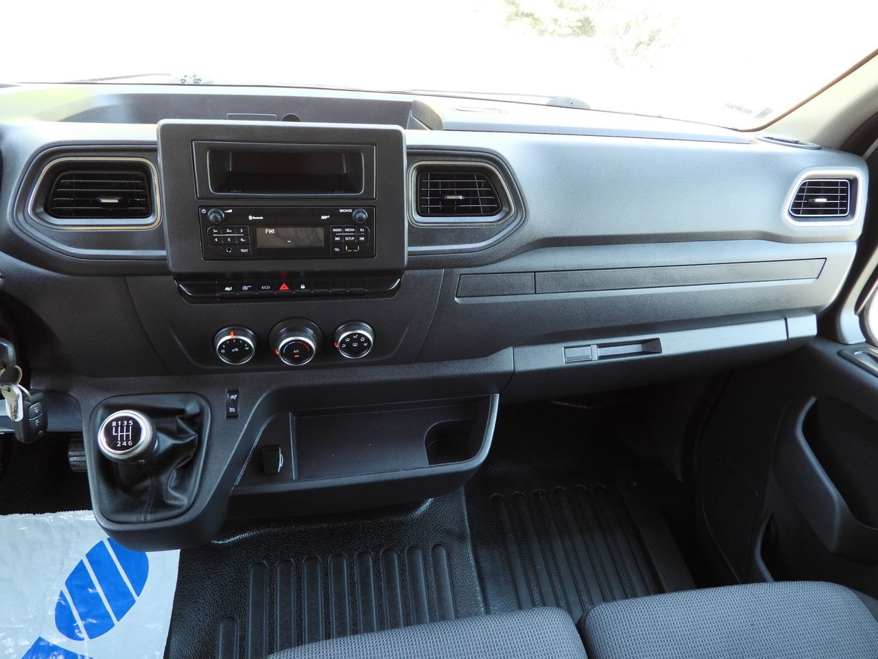 Curtain side van RENAULT MASTER TARPAULIN 10 PALLETS WEBASTO CRUISE CONTROL LED LIGHTS PNEUMATICS AIR CONDITIONING 165HP: picture 37 Curtain side van RENAULT MASTER TARPAULIN 10 PALLETS WEBASTO CRUISE CONTROL LED LIGHTS PNEUMATICS AIR CONDITIONING 165HP: picture 37