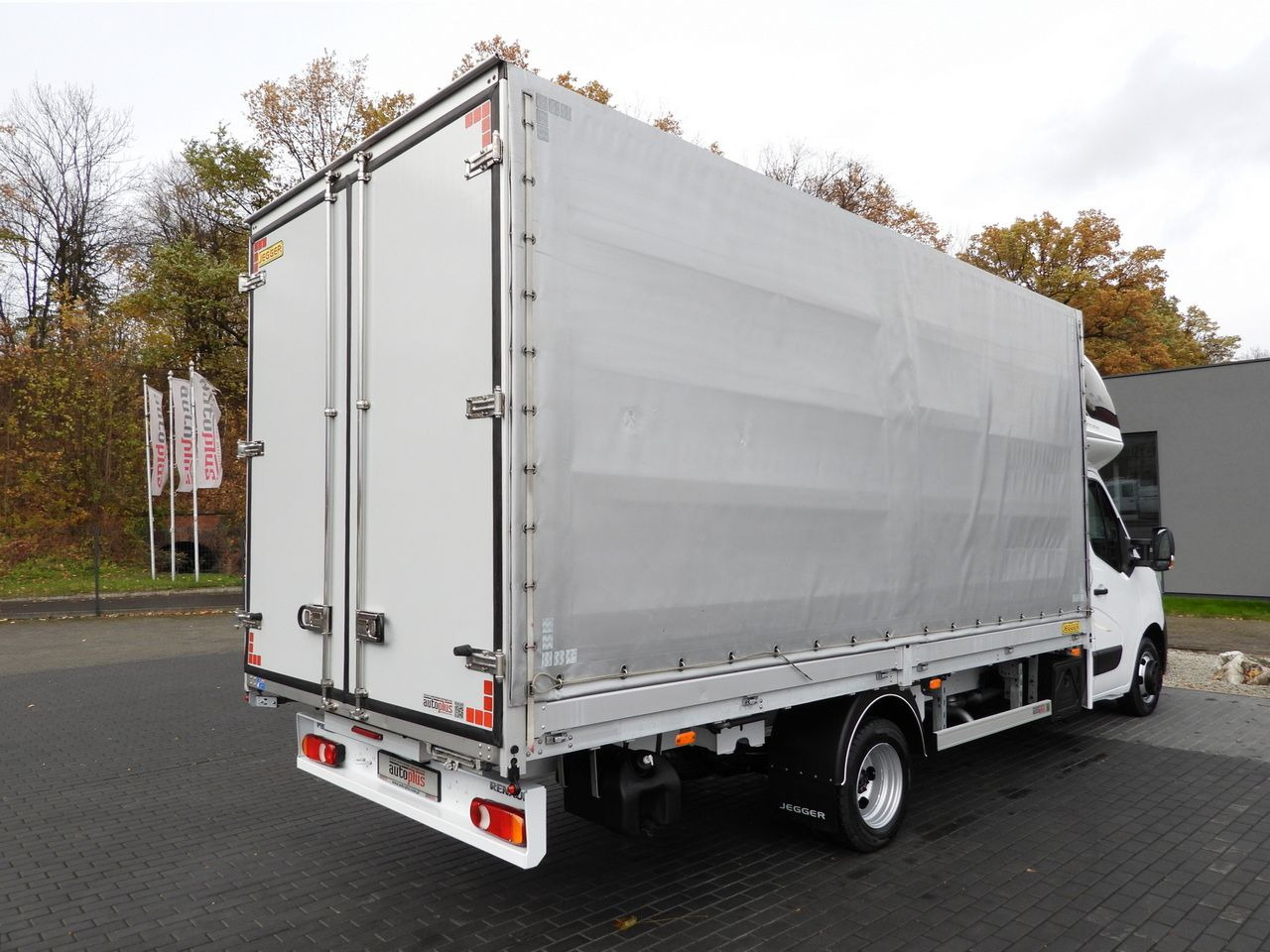 Curtain side van RENAULT MASTER TARPAULIN 10 PALLETS WEBASTO CRUISE CONTROL NAVIGATION LED LIGHTS TWIN WHEELS AIR CONDITIONING 165HP: picture 14 Curtain side van RENAULT MASTER TARPAULIN 10 PALLETS WEBASTO CRUISE CONTROL NAVIGATION LED LIGHTS TWIN WHEELS AIR CONDITIONING 165HP: picture 14